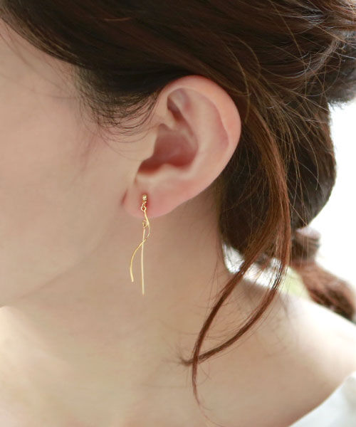 colleca la「ループフィット・ウェーブ＆ストレートバーのイヤリング」|イヤリング|