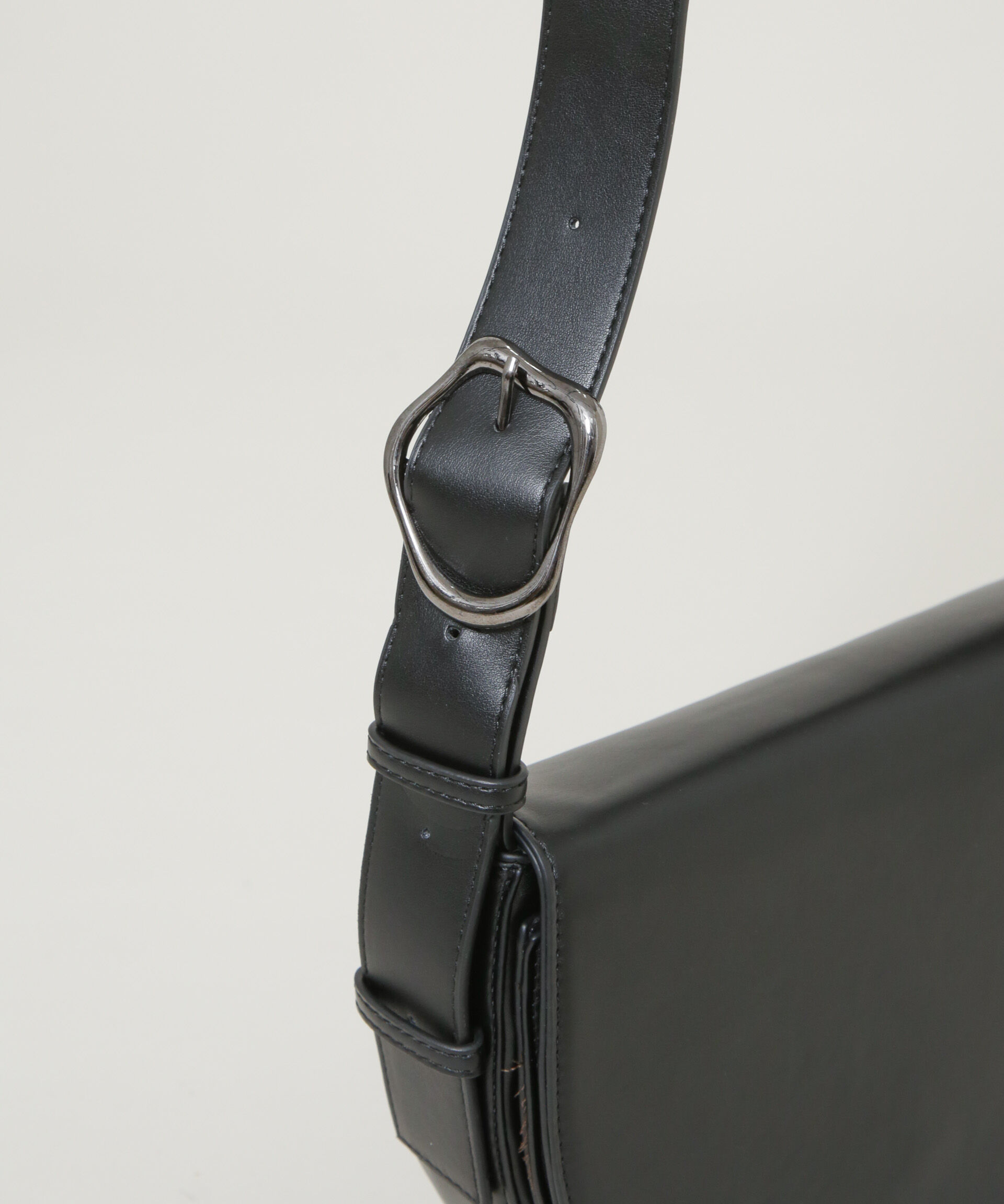 nano･universe「HVISK/Cliff」|ショルダー・メッセンジャー|