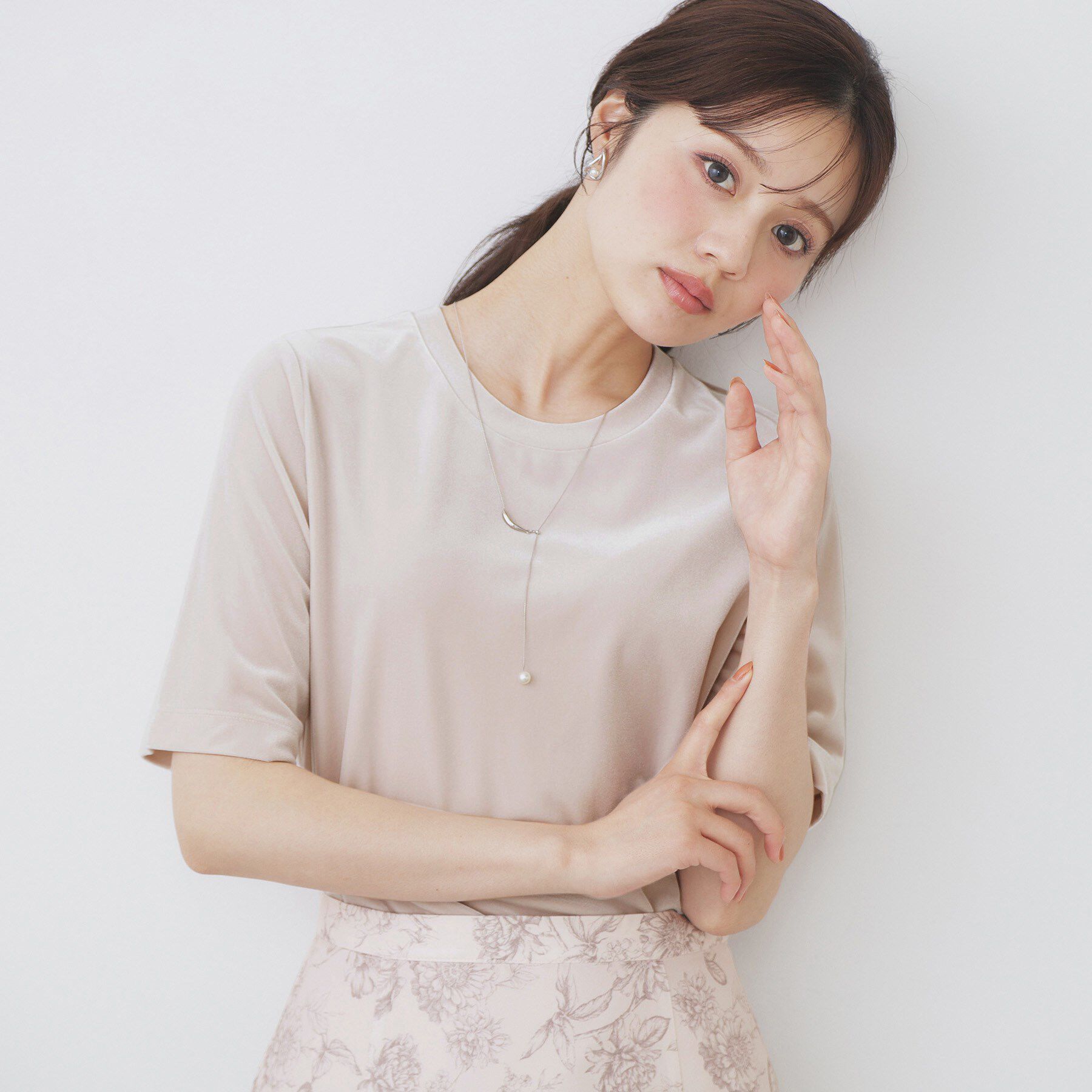 index「《andGIRL掲載》ベロアボクシーTシャツ【洗濯機洗い可】」|Tシャツ・カットソー|グレージュ(050)