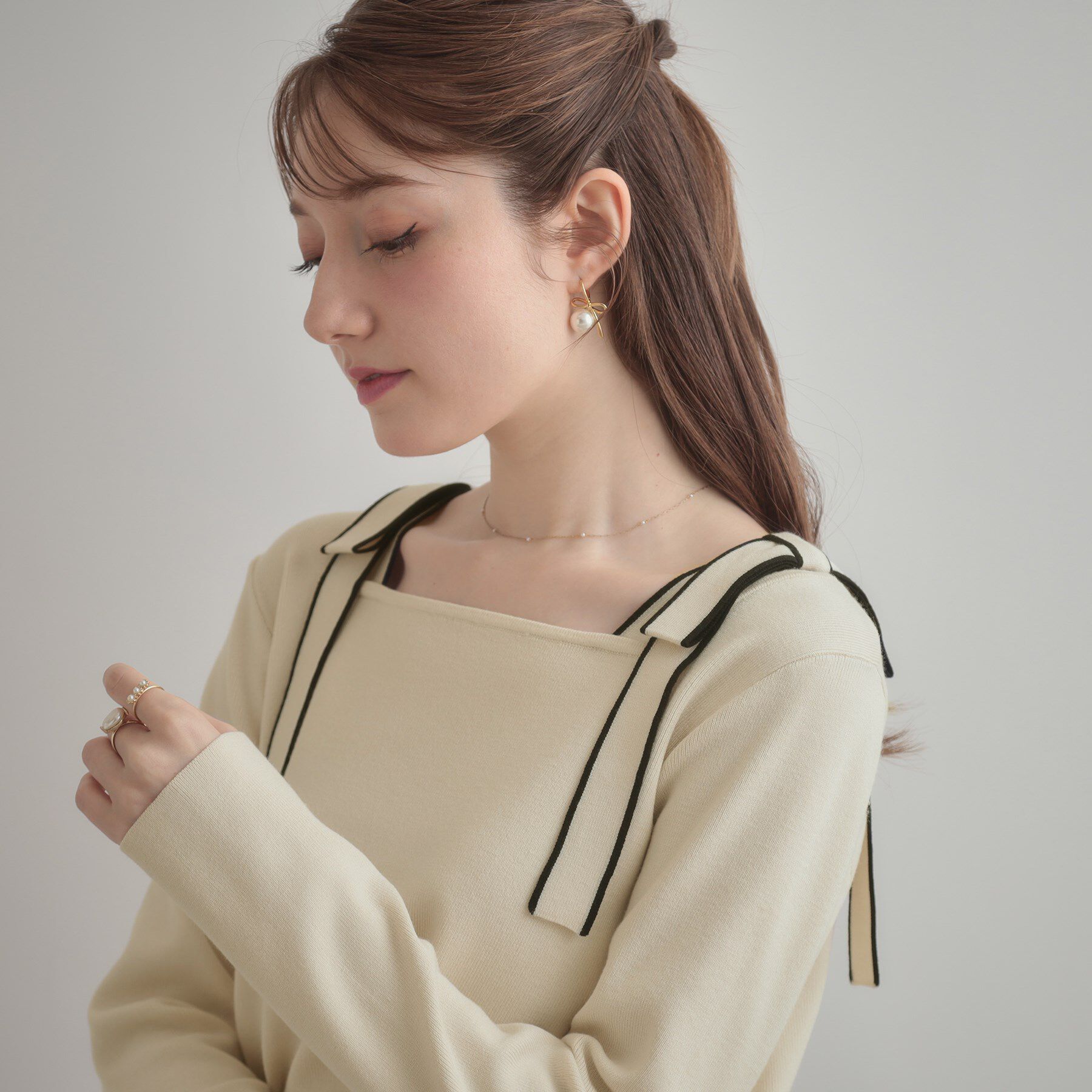 Couture broach「【着映え・フェミニン・高見え】配色リボン総針ニットトップス」|ニット・セーター|