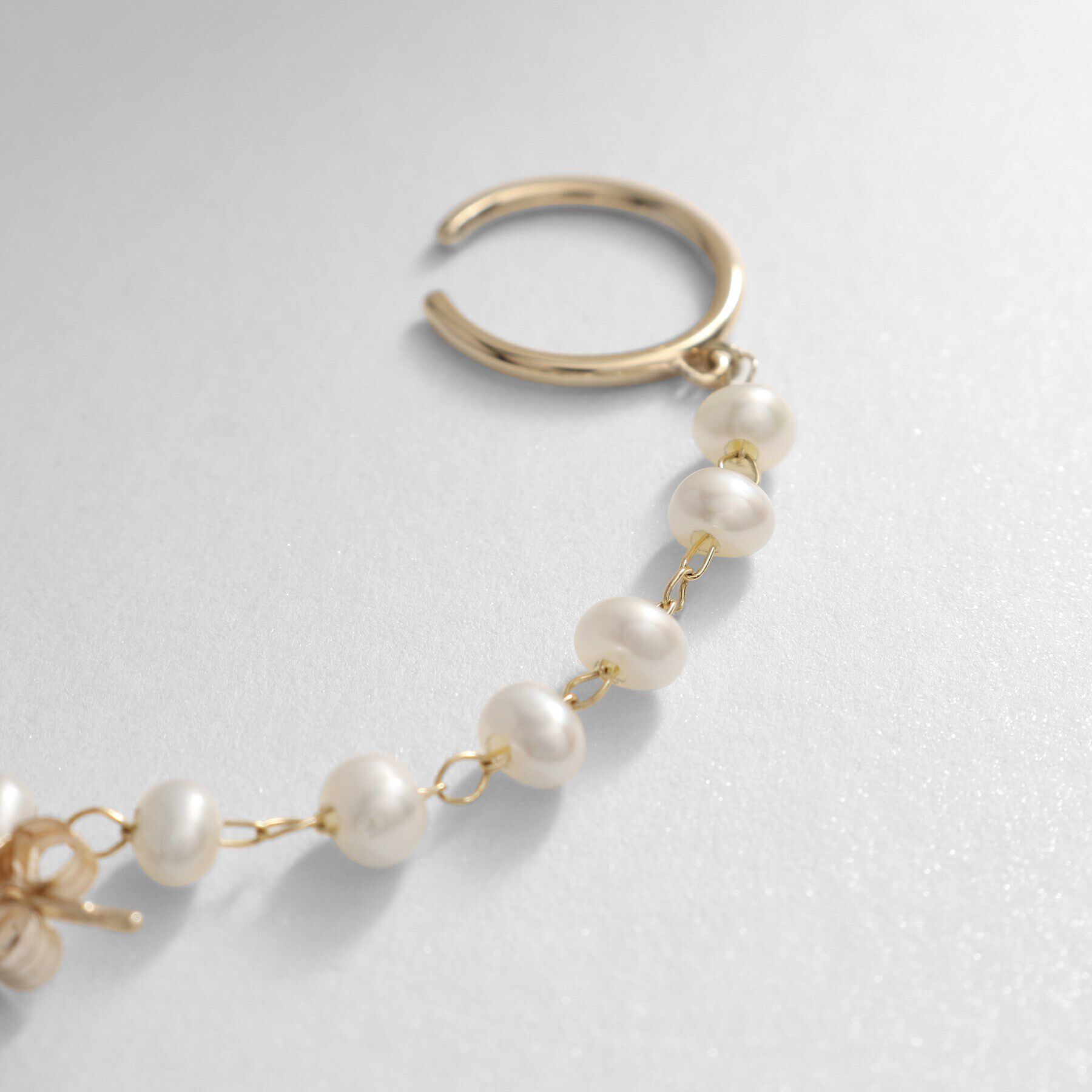 COCOSHNIK「K10パールチェーン ポストイヤーカフ」|イヤーカフ|