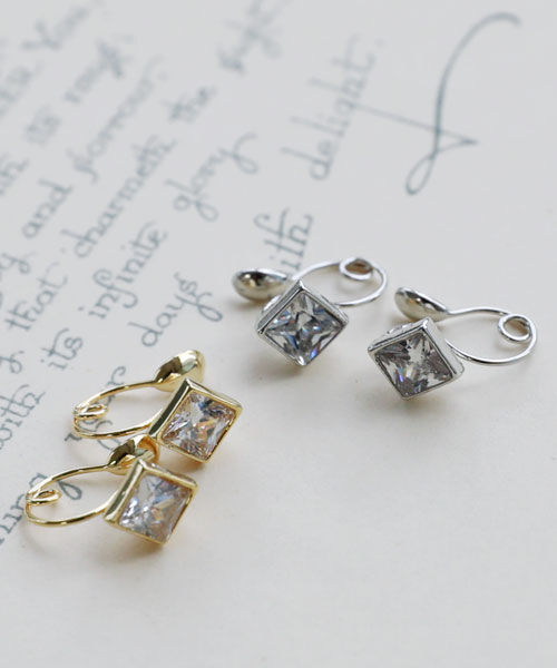 colleca la「ループフィット・スクエアビジューのイヤリング」|イヤリング|