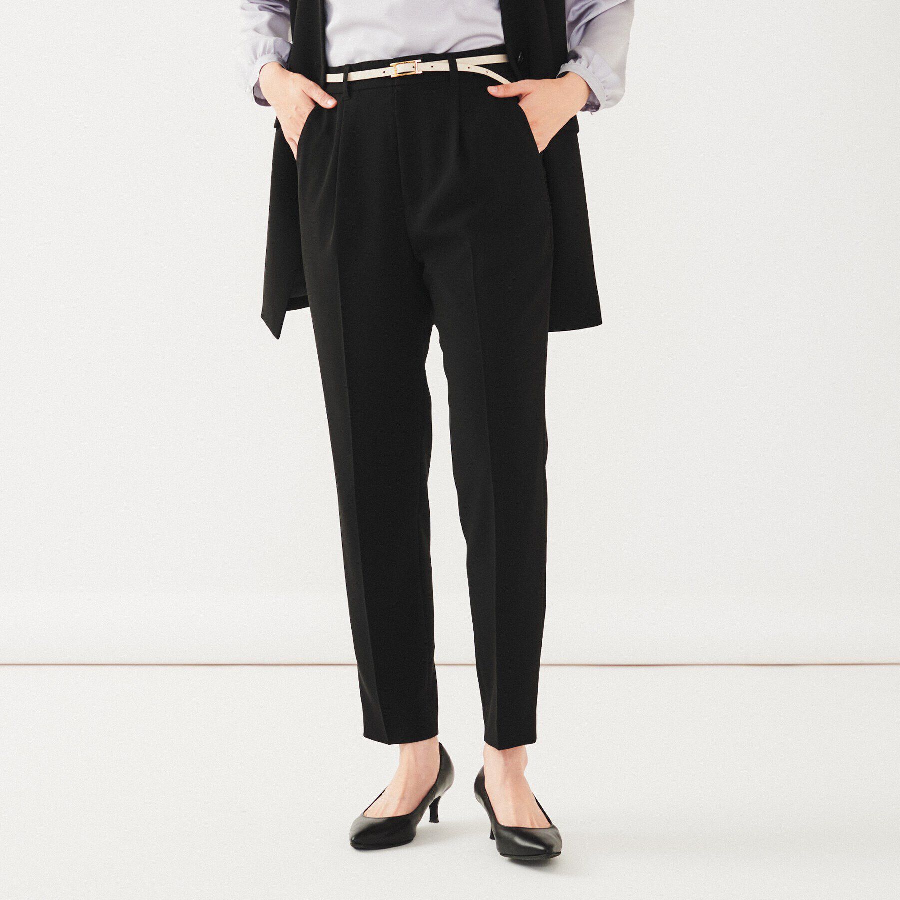 UNTITLED「【通勤スーツ】タックテーパードパンツ」|その他|ブラック(019)