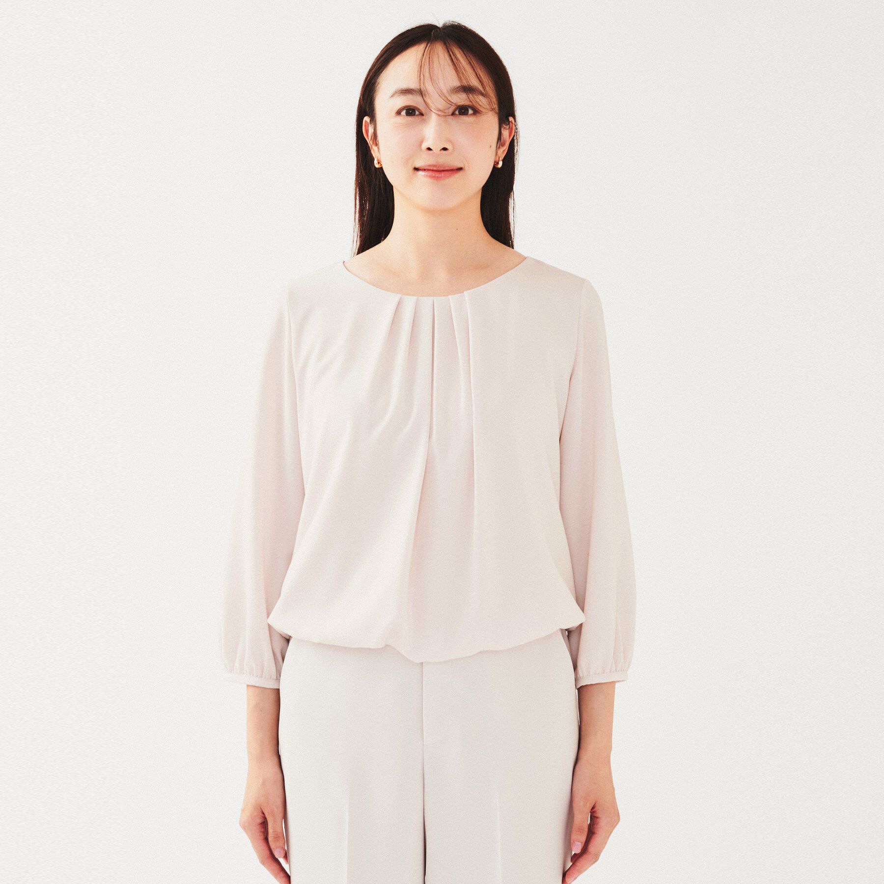 UNTITLED「【透けにくい/通勤】パウダリー タックブラウス」|シャツ・ブラウス|