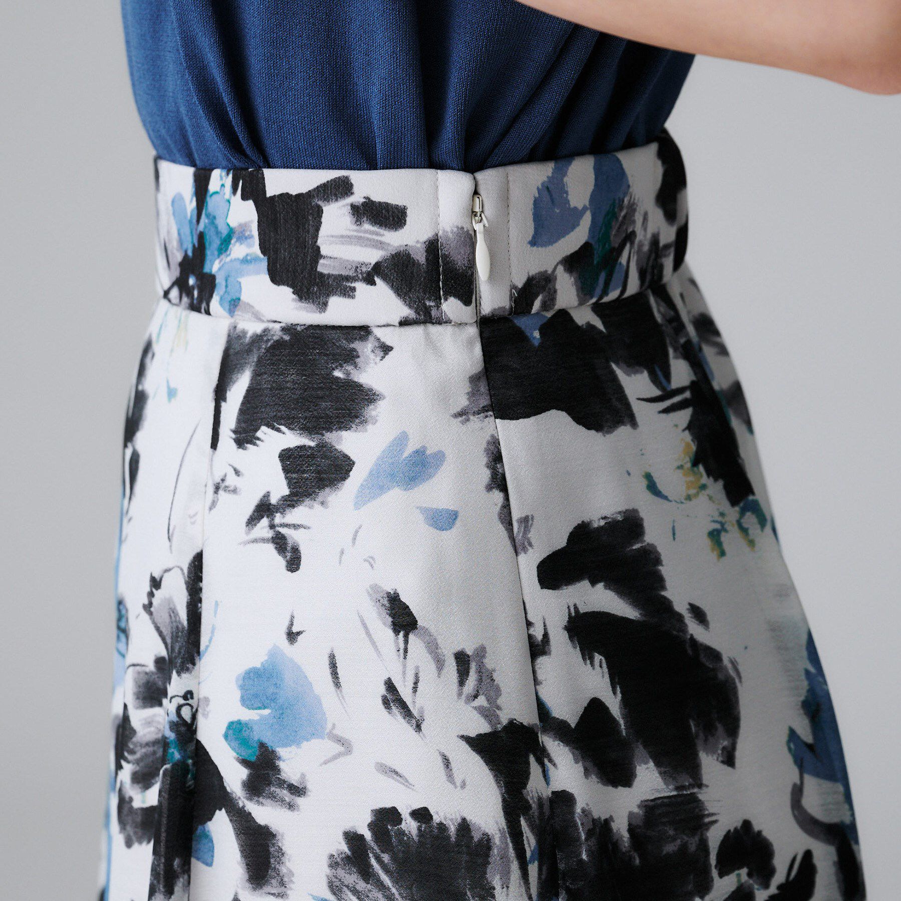 UNTITLED「【シアー/後ろウエストゴム】ペイントフラワースカート」|スカート|