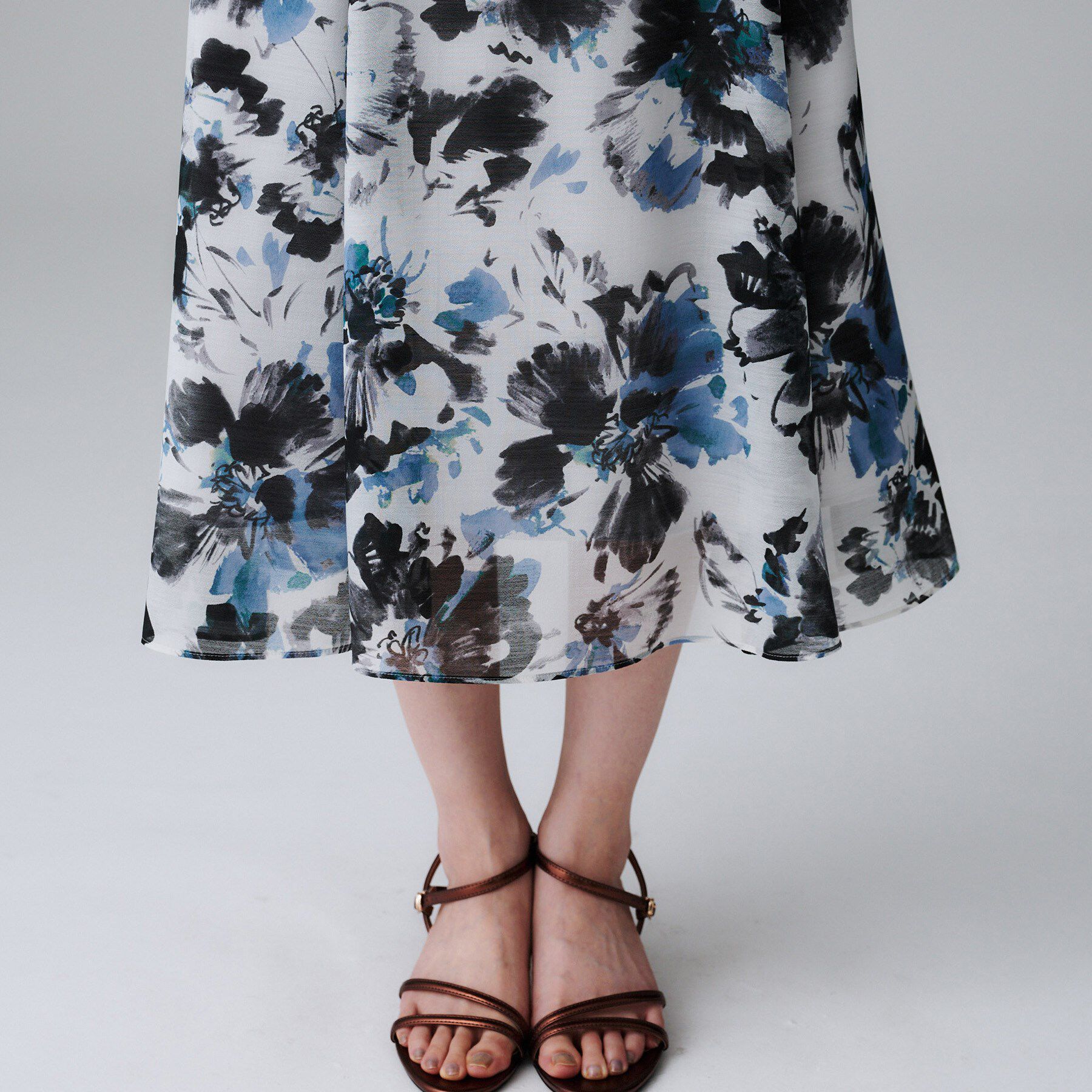 UNTITLED「【シアー/後ろウエストゴム】ペイントフラワースカート」|スカート|