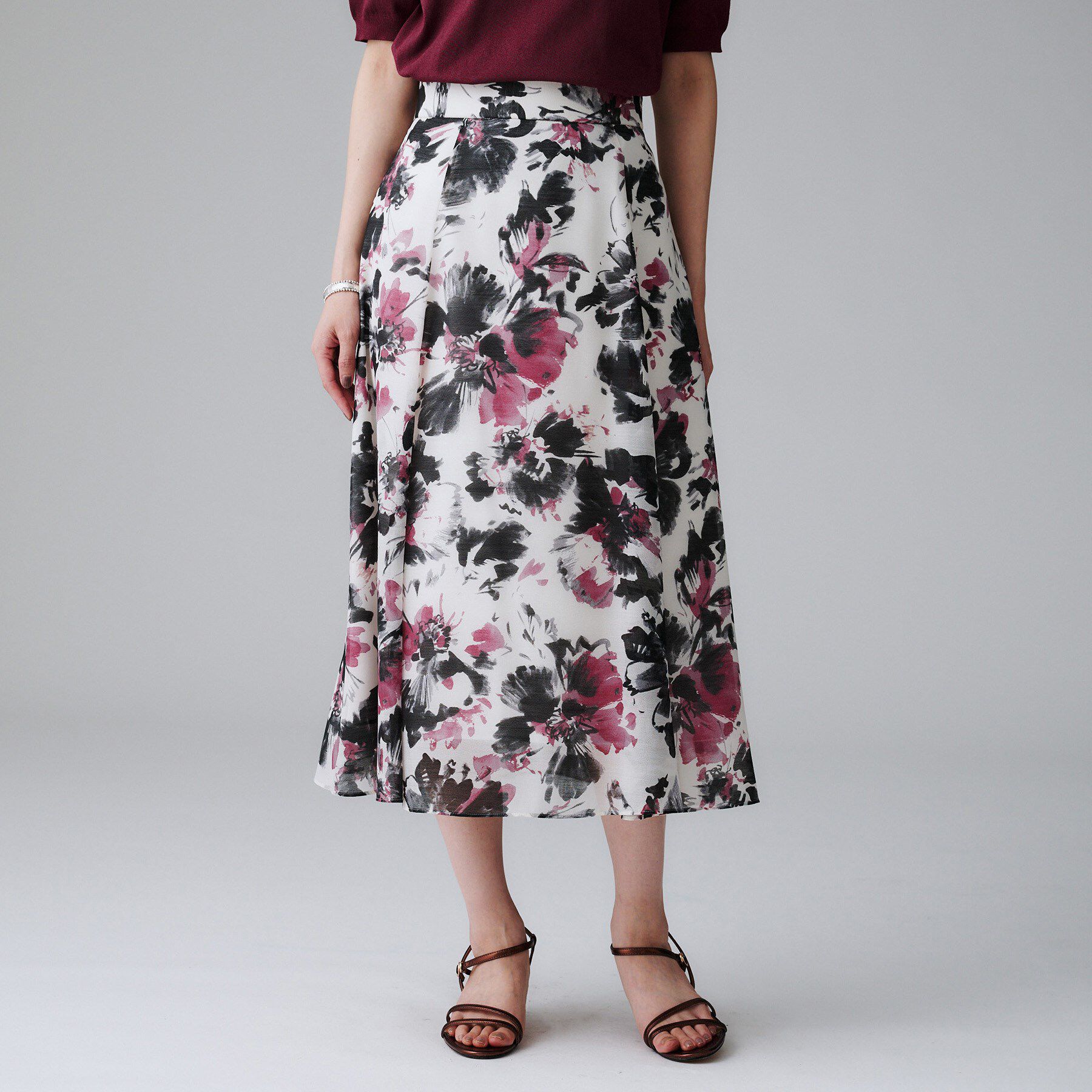 UNTITLED「【シアー/後ろウエストゴム】ペイントフラワースカート」|スカート|