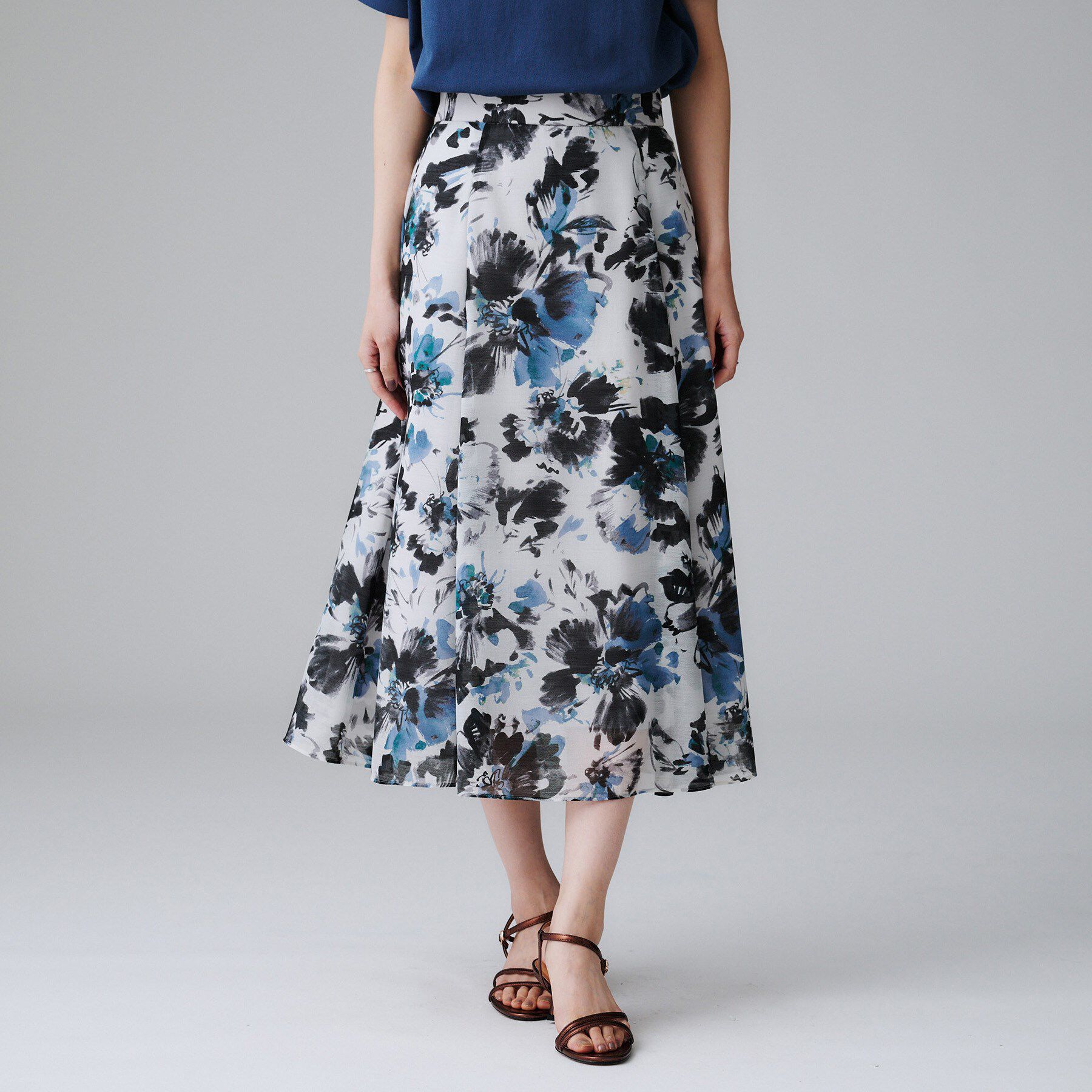 UNTITLED「【シアー/後ろウエストゴム】ペイントフラワースカート」|スカート|ブルー(192)