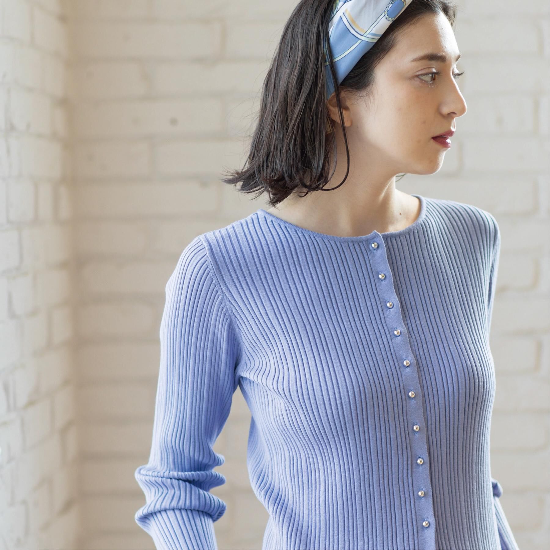 OPAQUE.CLIP「シルバー多ボタン ランダムリブニットカーディガン【洗濯機OK】」|カーディガン|