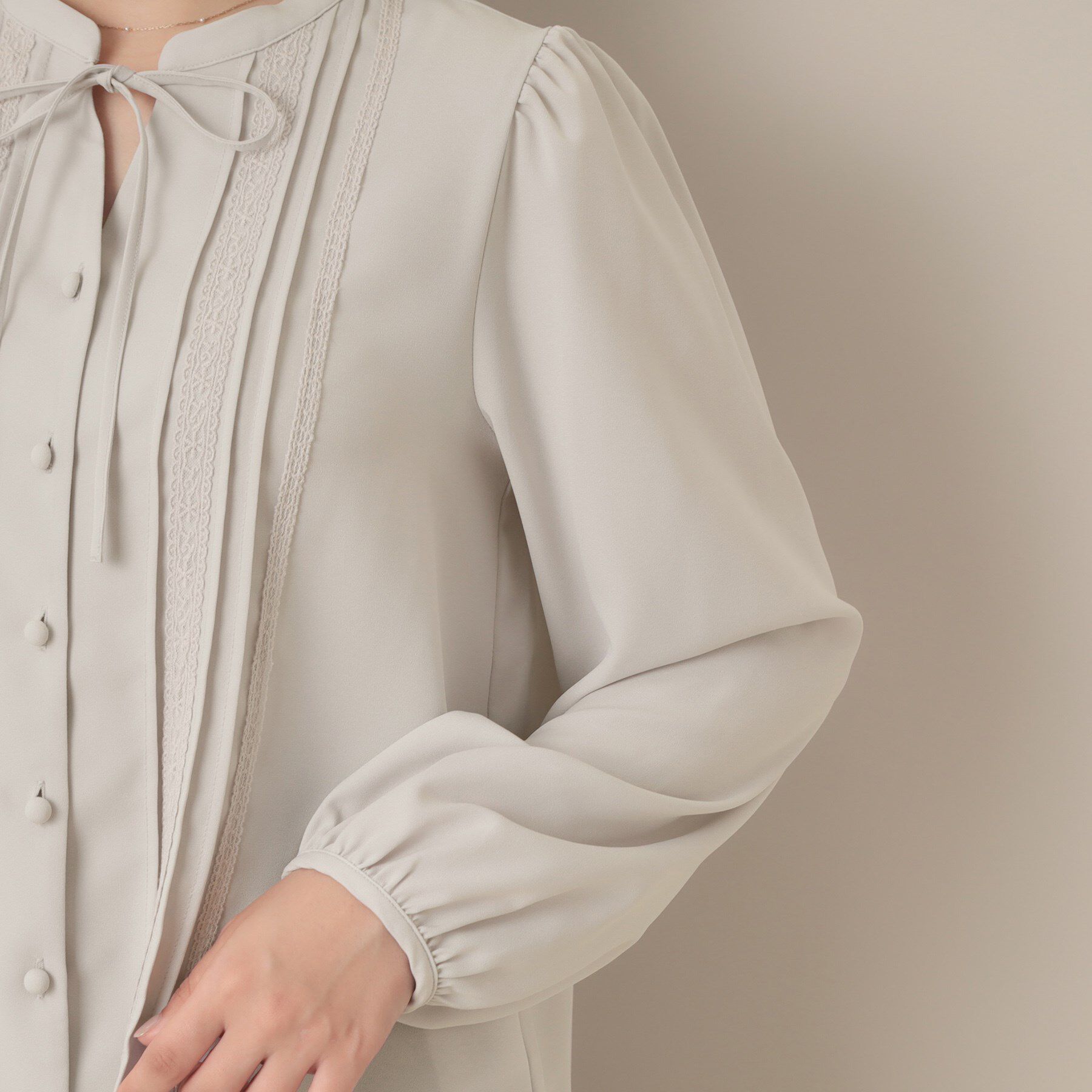 Couture broach「【大人可愛い・通勤】ピンタックレースブラウス」|シャツ・ブラウス|
