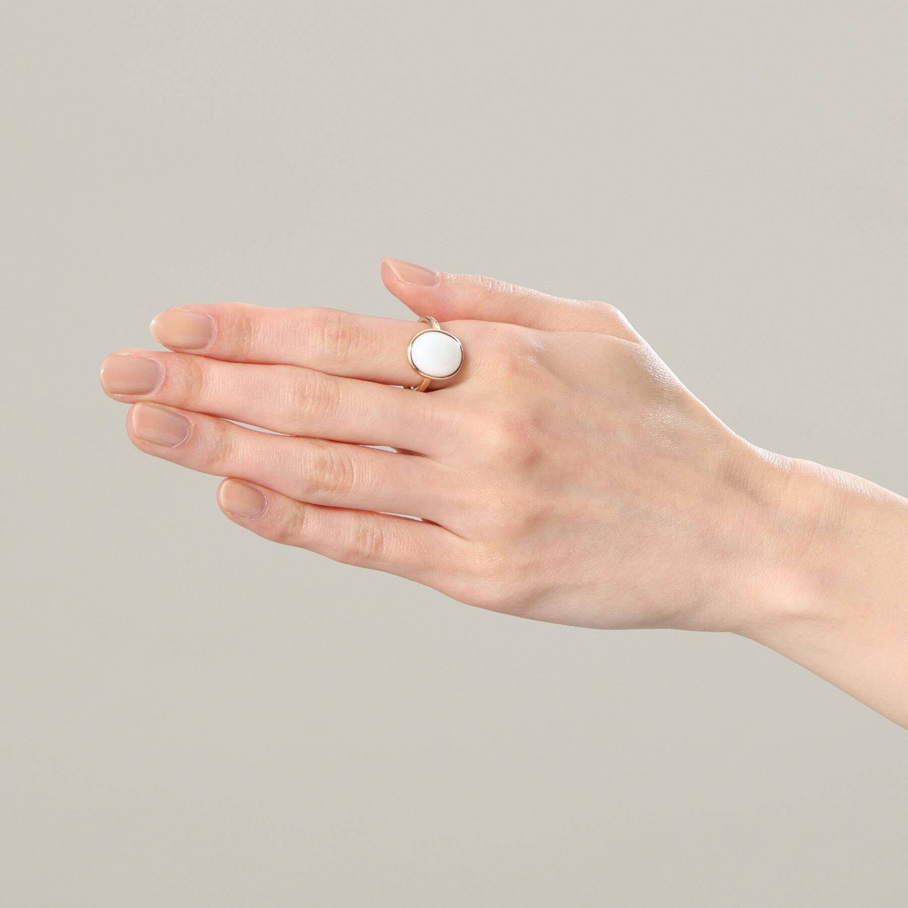 COCOSHNIK「K10カラーストーン（白蝶貝）オーバルカボションリング」|リング|