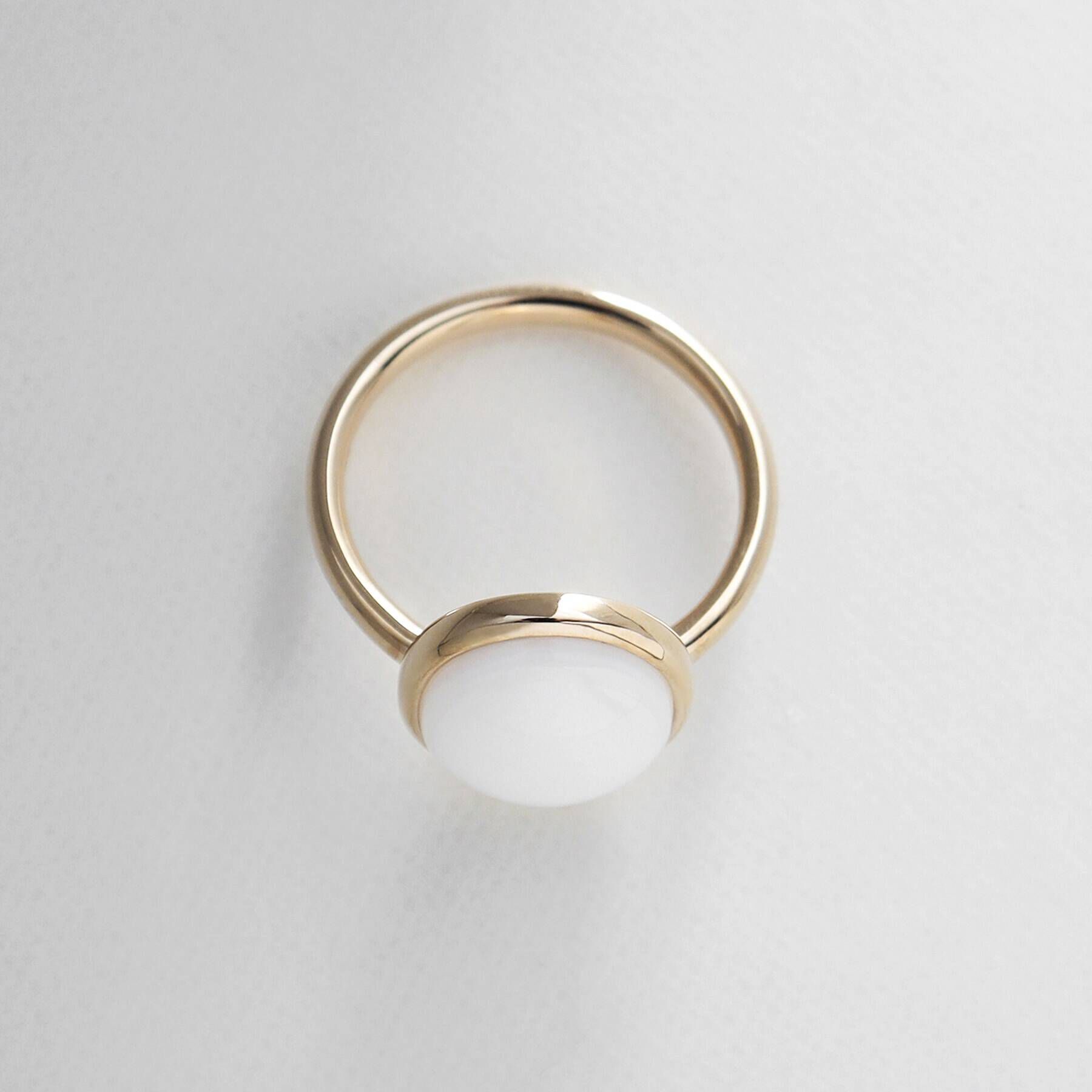 COCOSHNIK「K10カラーストーン（白蝶貝）オーバルカボションリング」|リング|