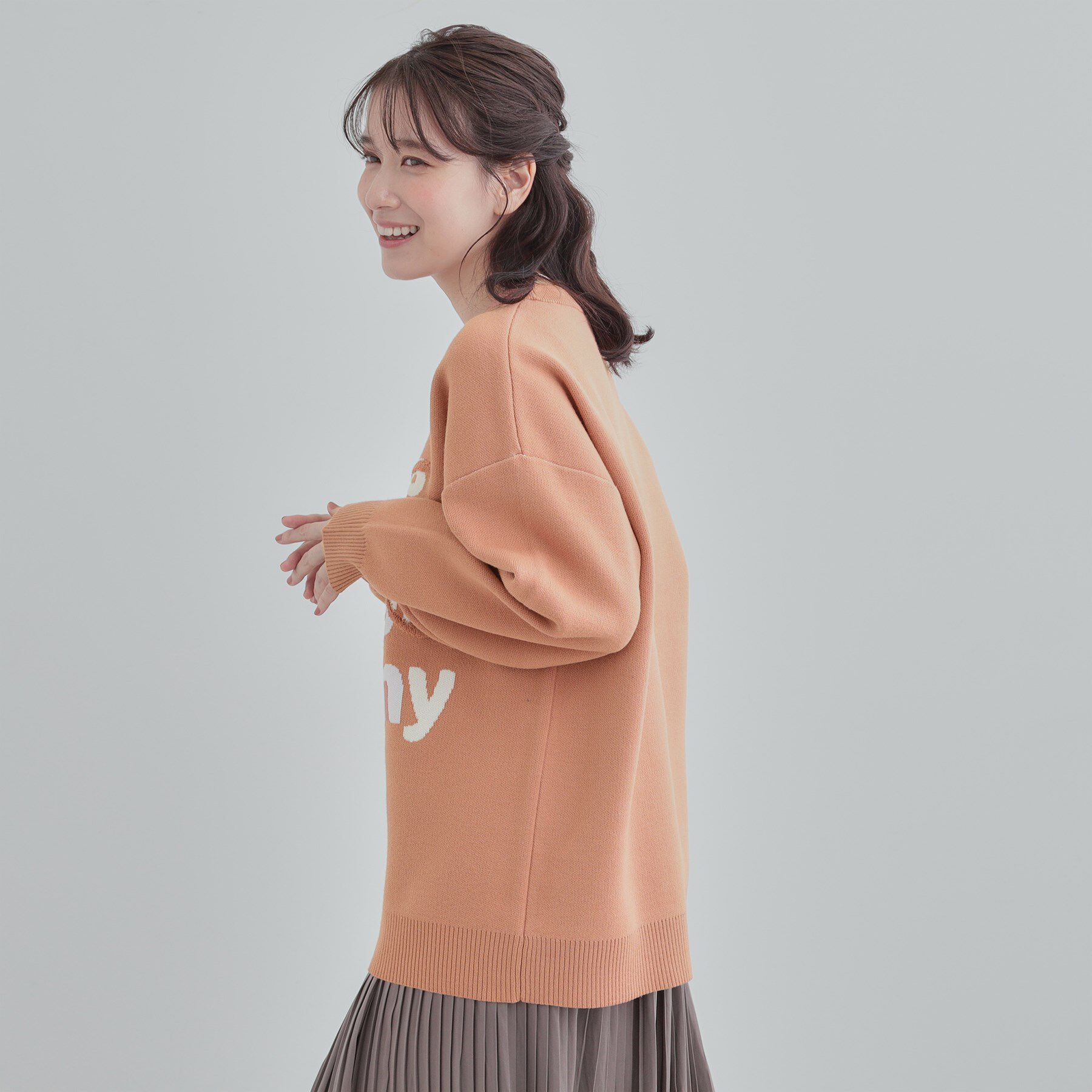 SHOO･LA･RUE「【体型カバー】ちくちくしにくい お花ロゴジャカードスウェットライクニット」|ニット・セーター|