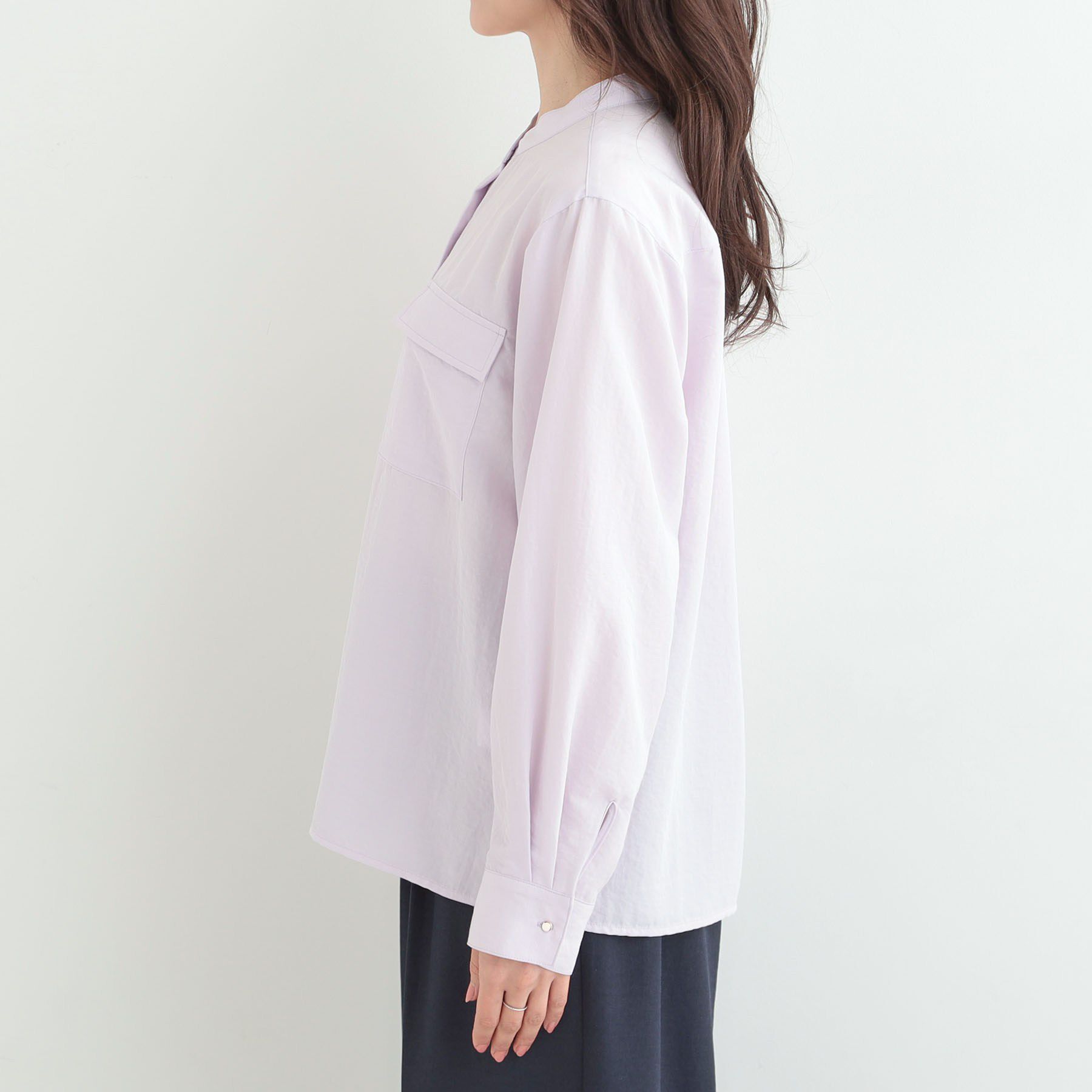 SHOO･LA･RUE「【洗濯後しわになりにくい/S-LL/UV】きれいめにもラフにも　フラップポケットがポイントのバンドカ」|シャツ・ブラウス|