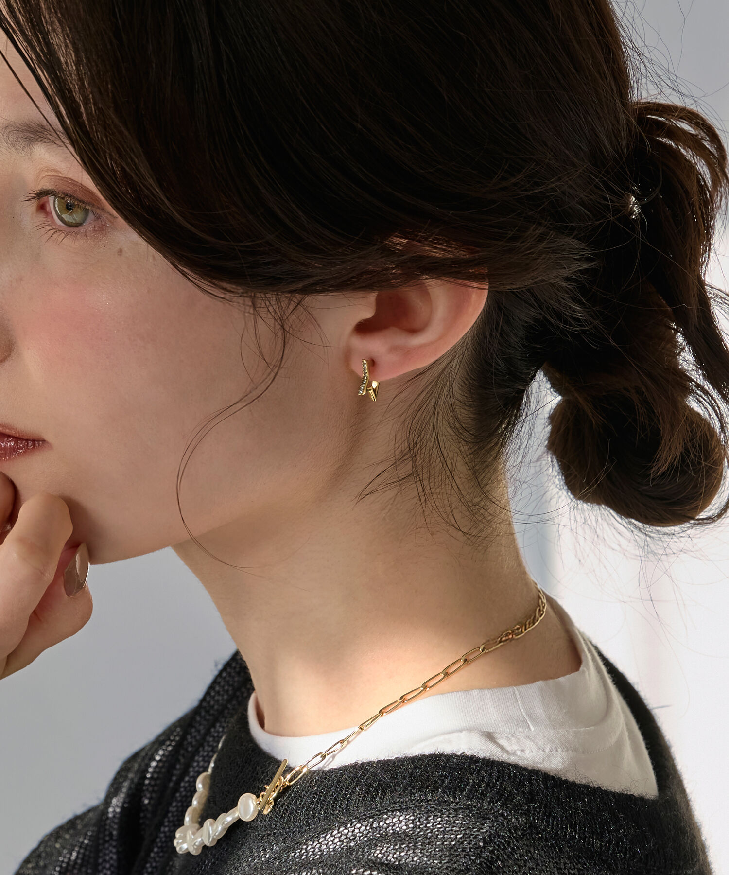 Phoebe「【金属アレルギー対応】ワンタッチライナースタービジューフープピアス　ゴールド」|ピアス|