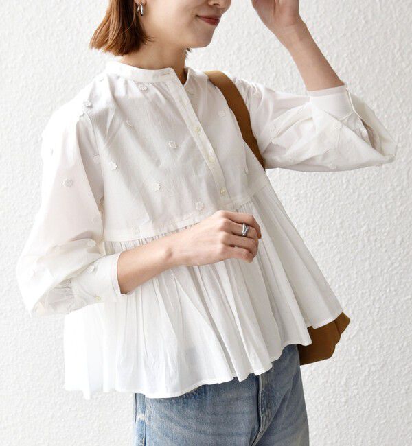 SHIPS any「《予約》【WEB限定】SHIPS any:〈洗濯機可能〉フラワー モチーフ ペプラム ギャザー シャツ ブラウス」|シャツ・ブラウス|ホワイト