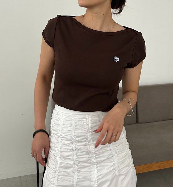  「【Tシャツが苦手な方にも◎】1ポイントボートネックTシャツ」|Tシャツ・カットソー|