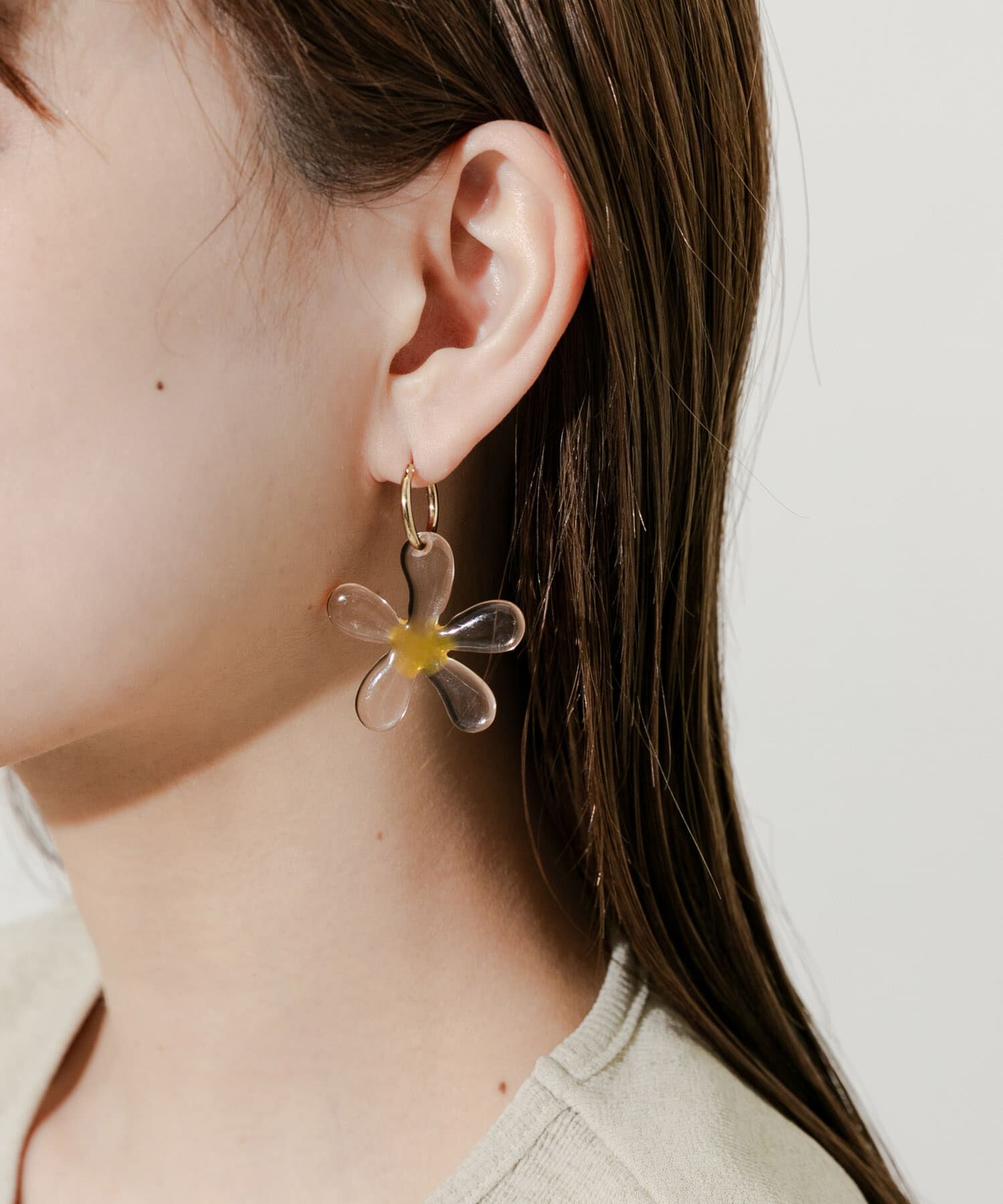 SMELLY「クリアフラワーメタルフープピアス」|ピアス|