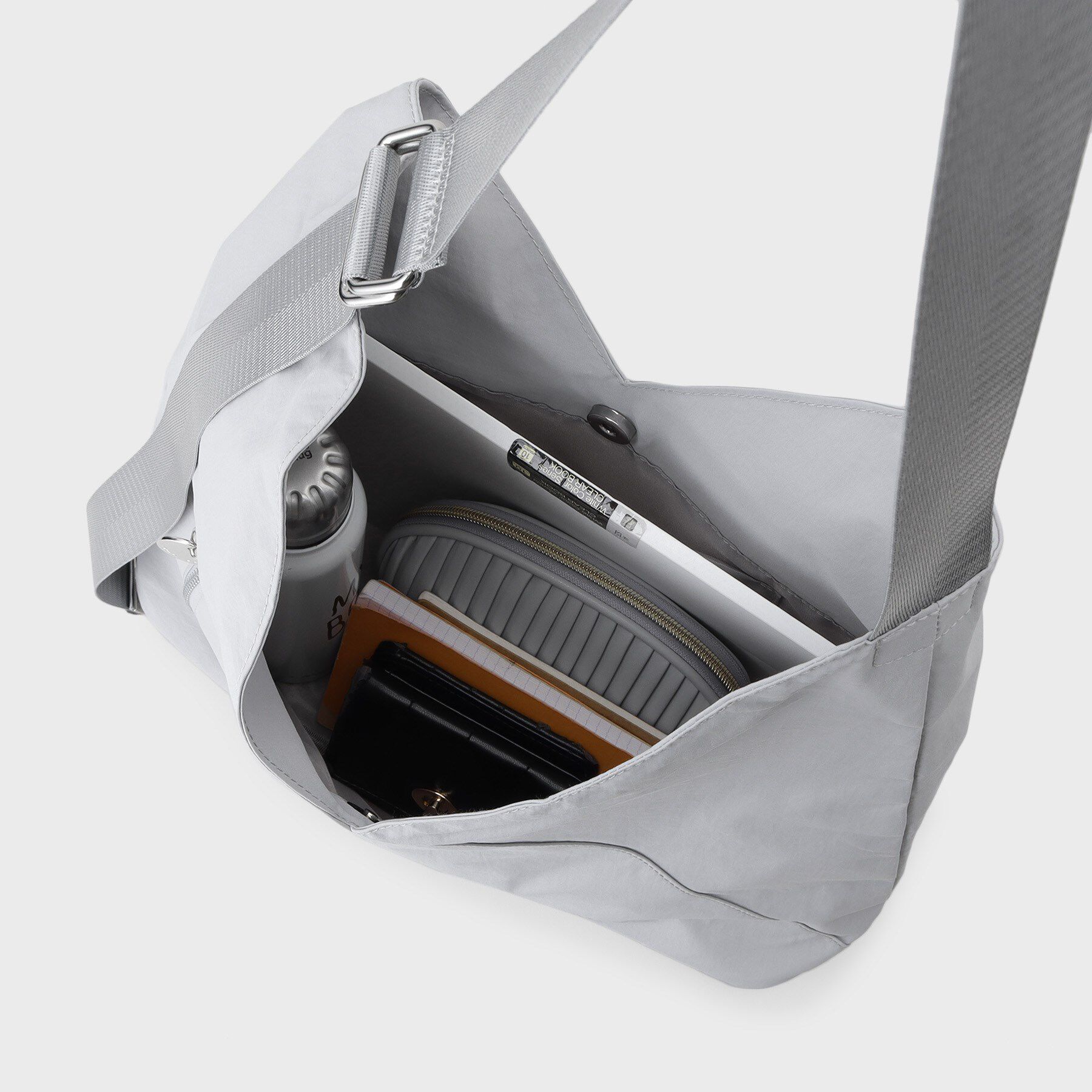 OPAQUE.CLIP「【A4サイズ対応／長さ調整可能】ダブルトライアングルデザインショルダーバッグ」|ショルダー・メッセンジャー|