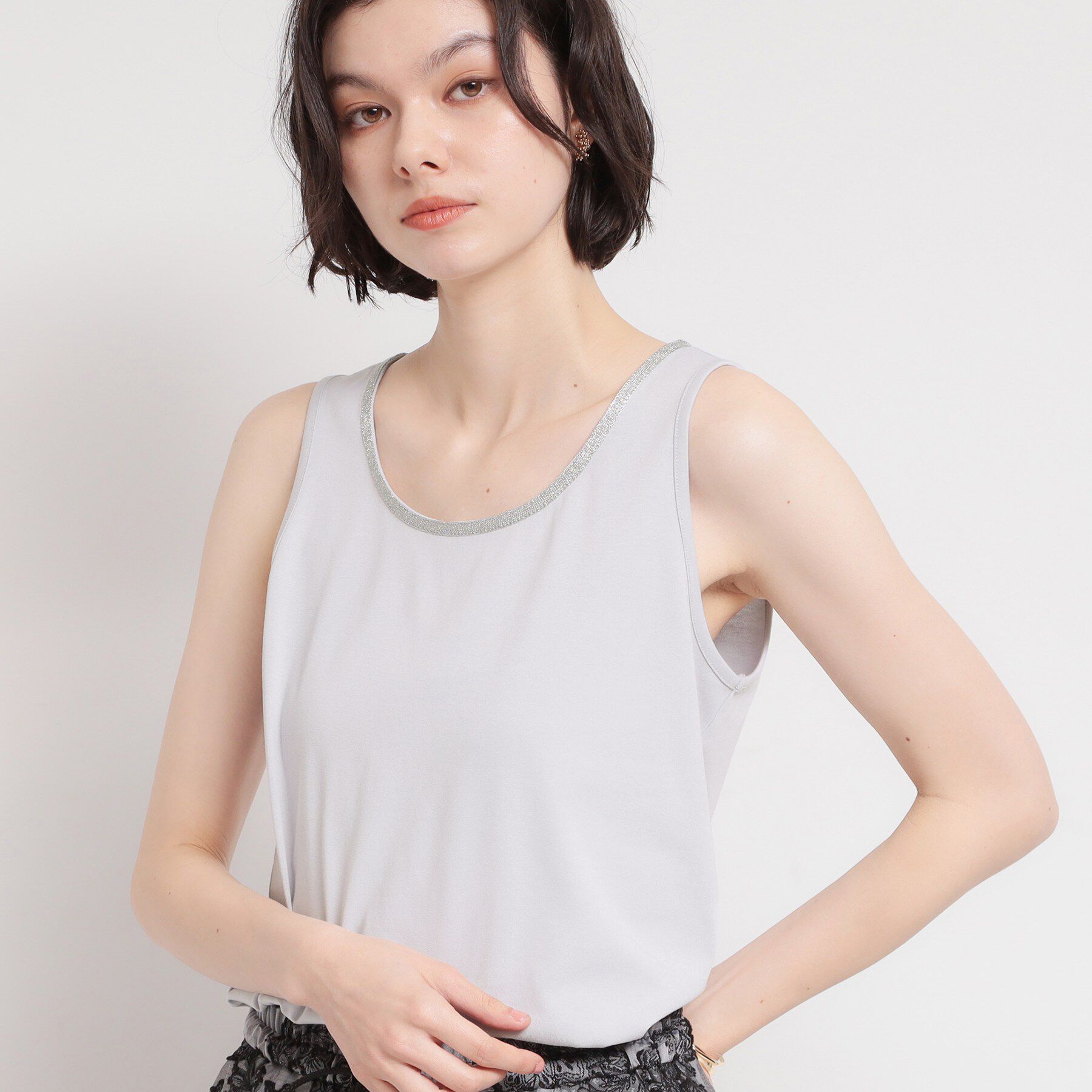 THE SHOP TK「【ひんやり/吸水速乾/UVカット】顔周りがぱっと華やぐ きらり艶めくタンクトップ」|キャミソール|ライトグレー(011