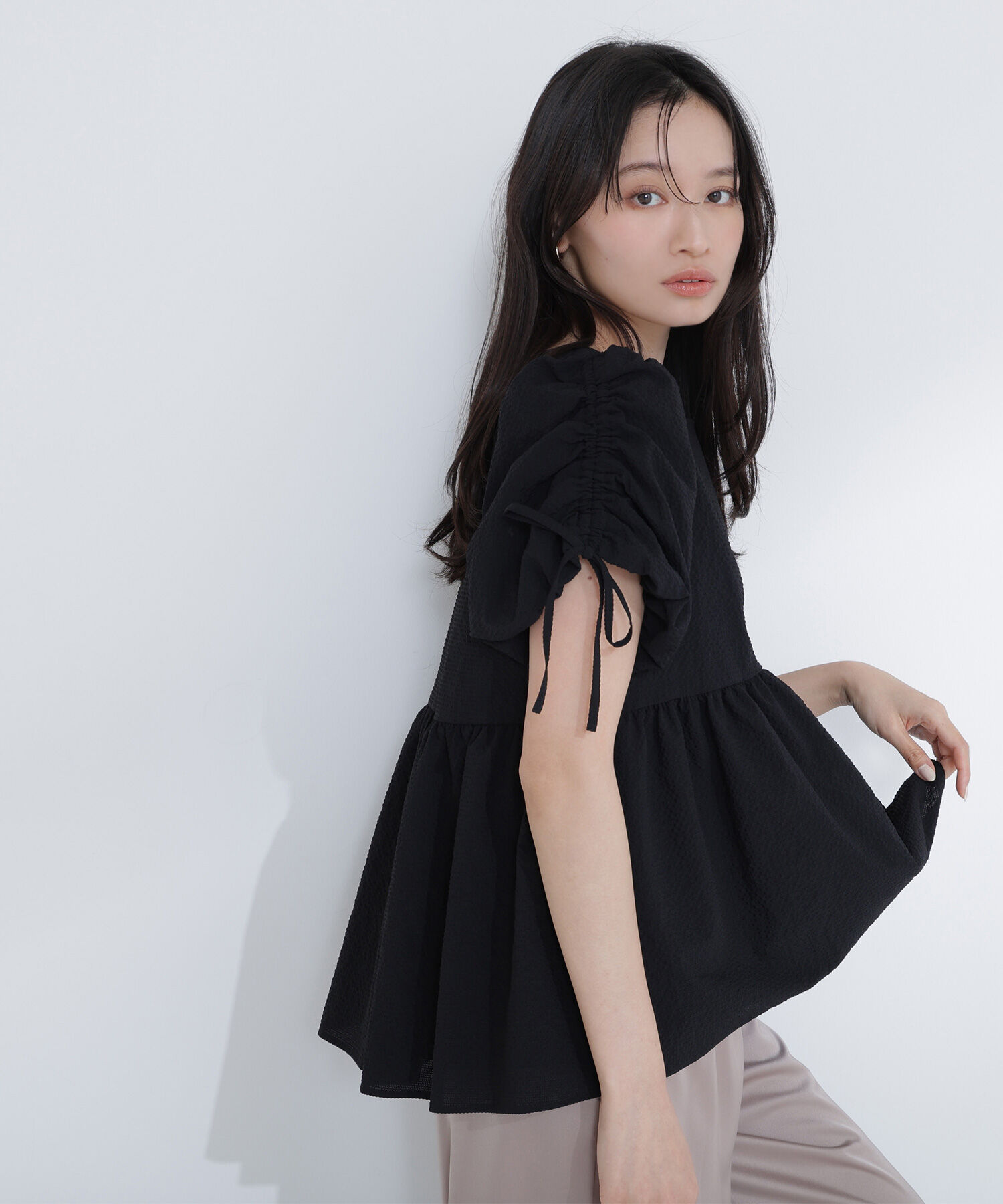  「ドロストギャザースリーブブラウス」|シャツ・ブラウス|ブラック