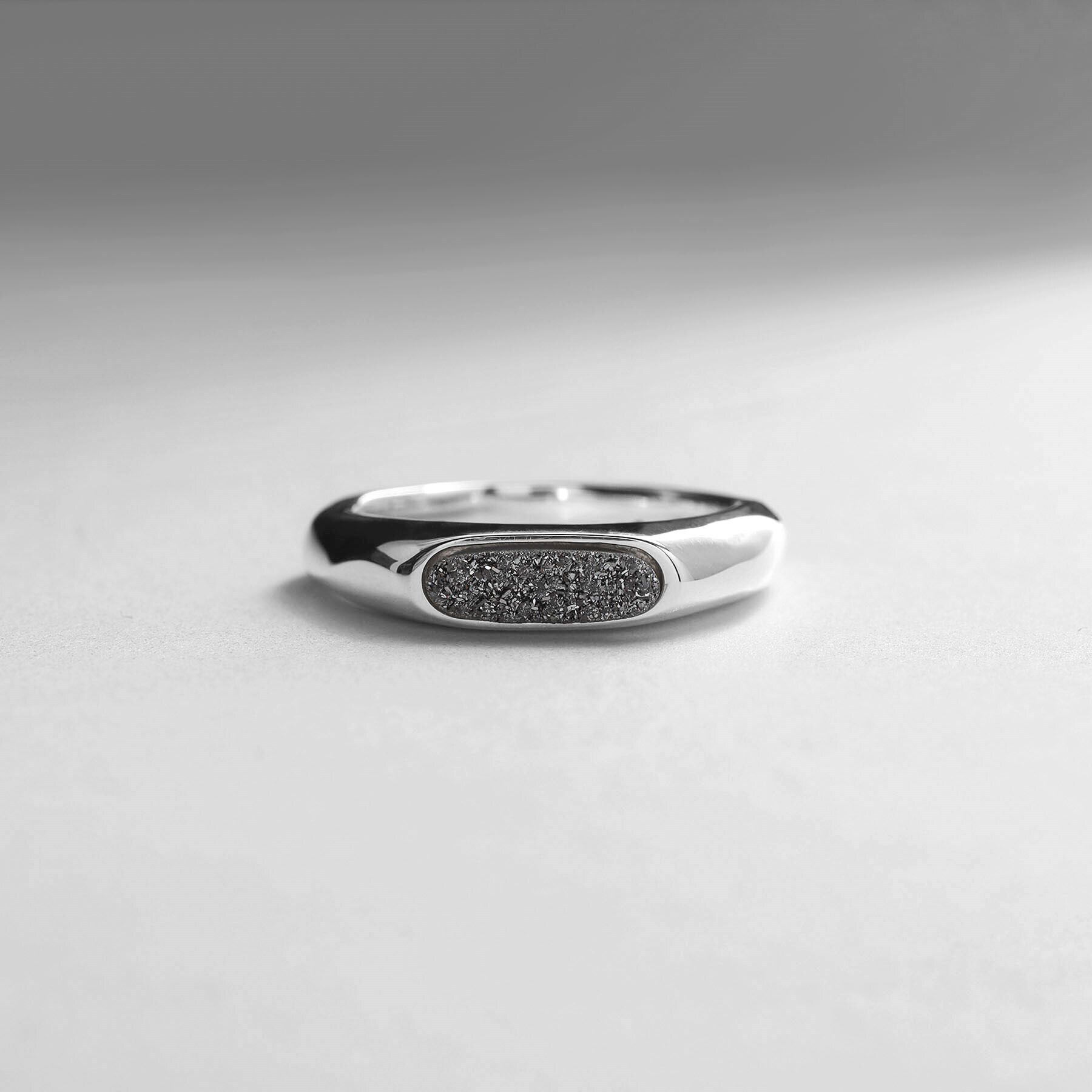 COCOSHNIK ONKITSCH「シルバー カラーストーン ブラックドルジーアゲート ニュアンスリングS」|リング|