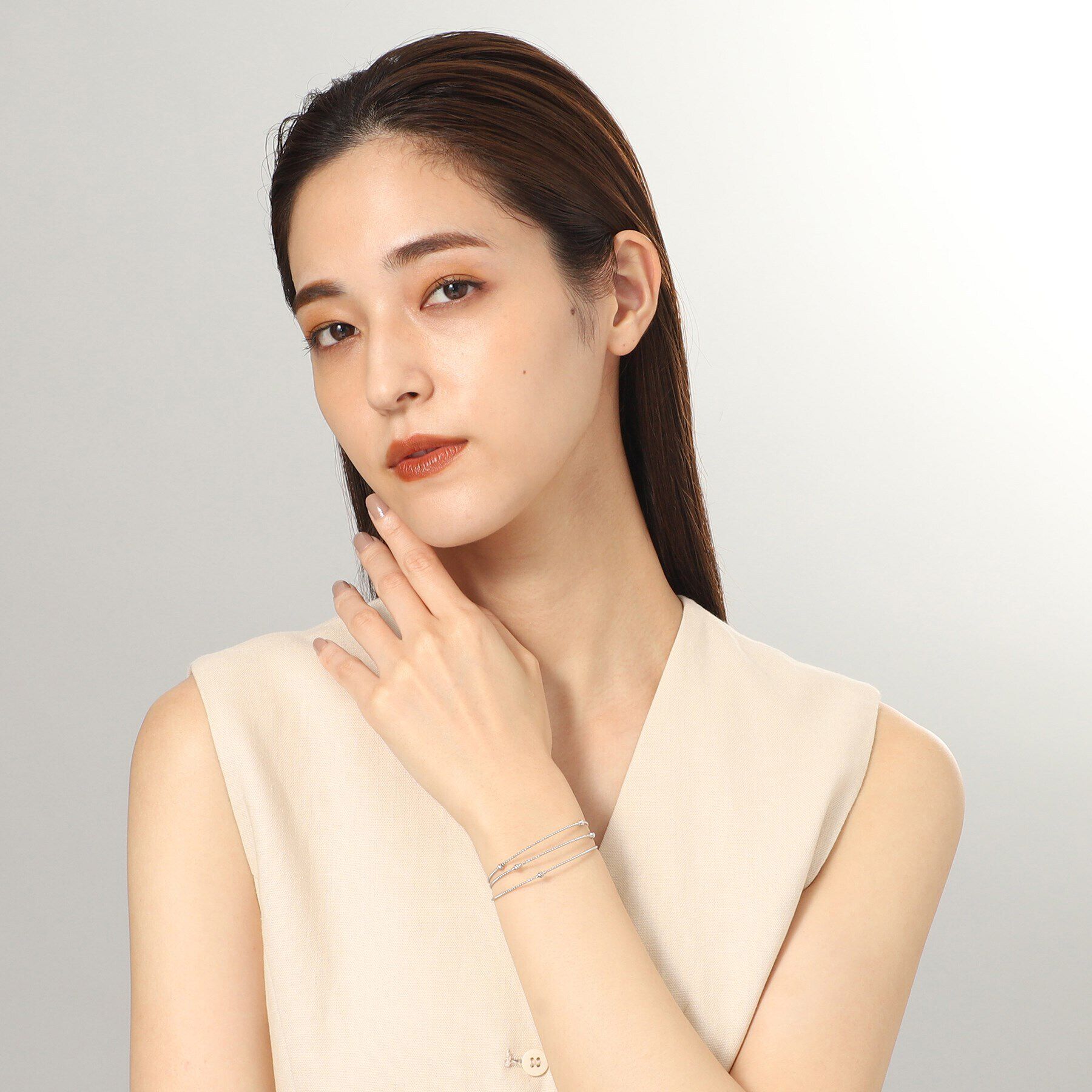 COCOSHNIK「プラチナ ハニー カットボール形状記憶 バングル」|ブレスレット・バングル|