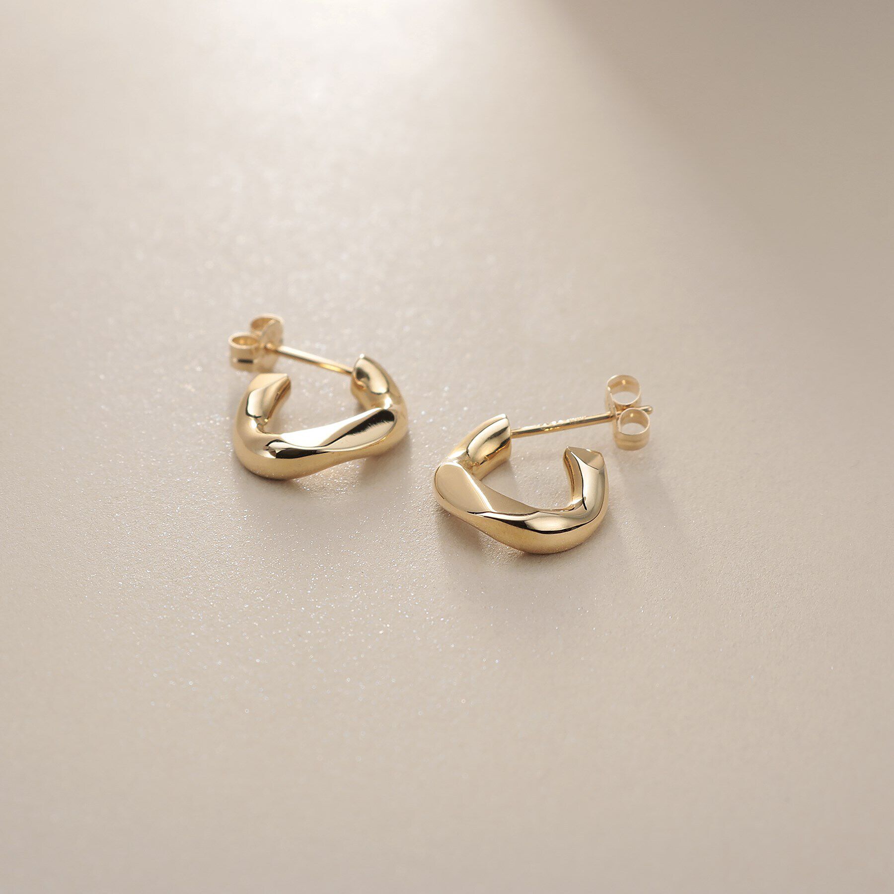 COCOSHNIK「K10キヘイモチーフ スタッドピアス」|ピアス|