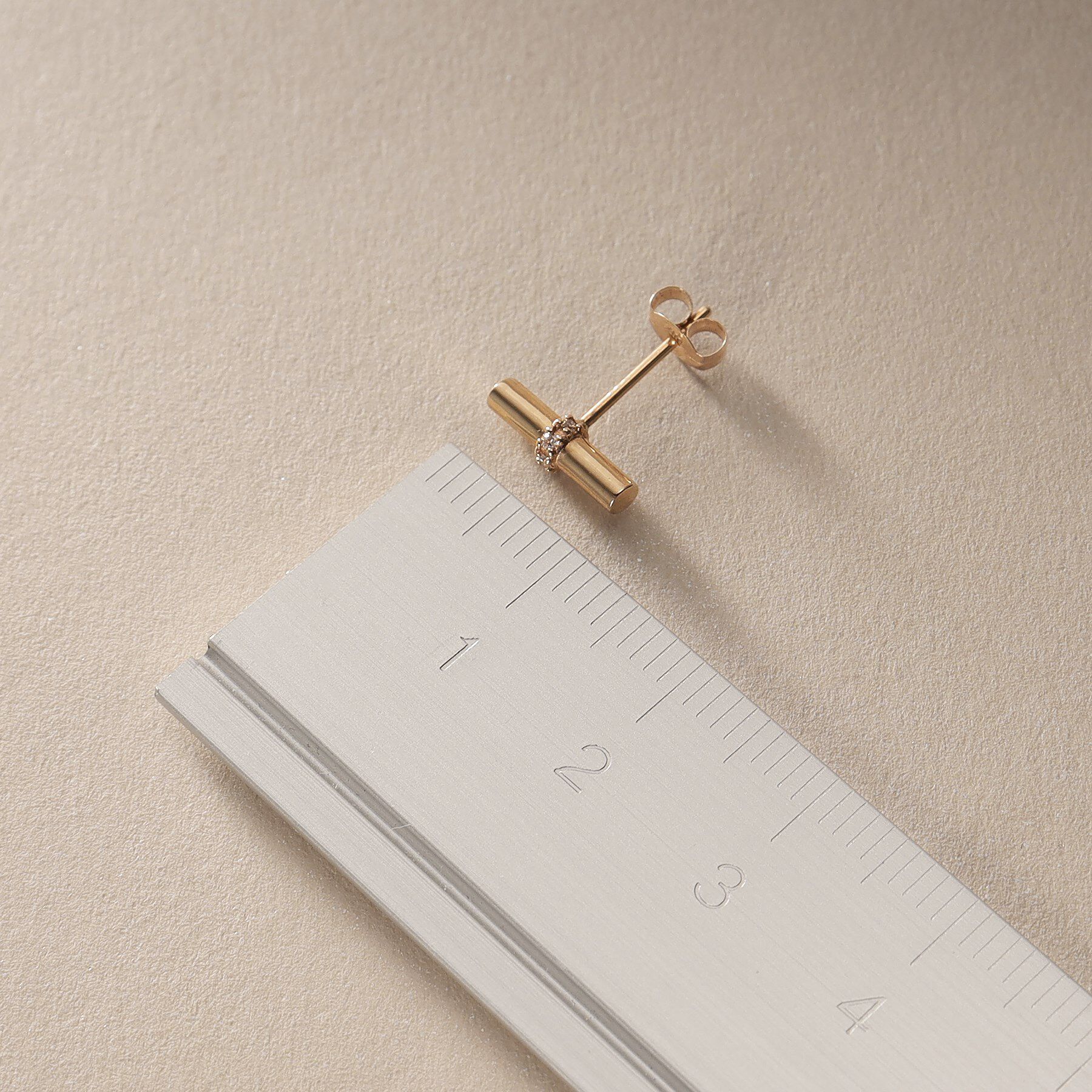 COCOSHNIK「K10ダイヤモンド マンテルモチーフ スタッドピアス」|ピアス|