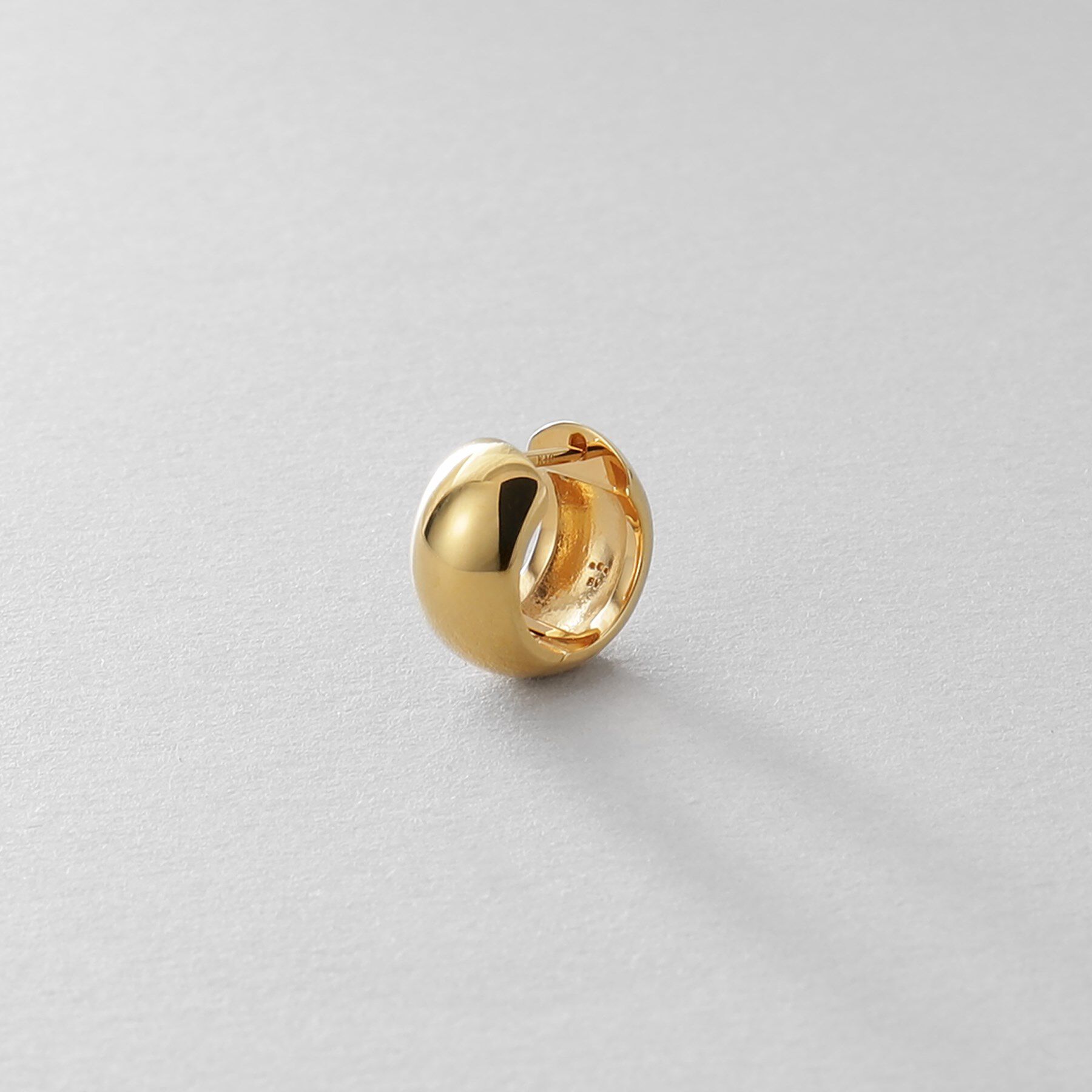 COCOSHNIK ONKITSCH「シルバー ハギーフープ ワイドピアス GP」|ピアス|