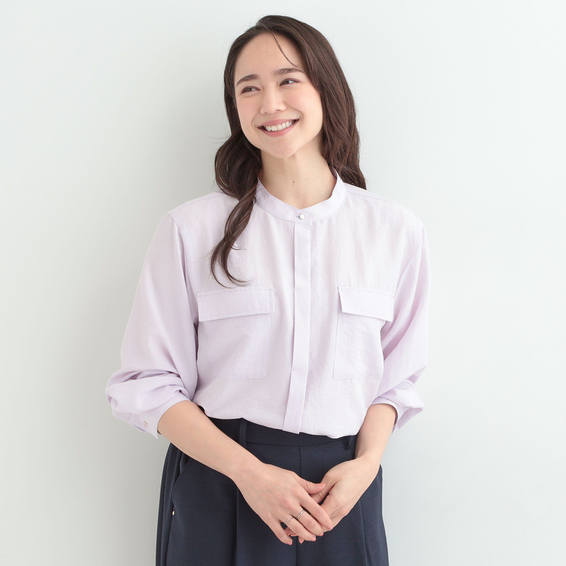 SHOO･LA･RUE「【洗濯後しわになりにくい/S-LL/UV】きれいめにもラフにも　フラップポケットがポイントのバンドカ」|シャツ・ブラウス|