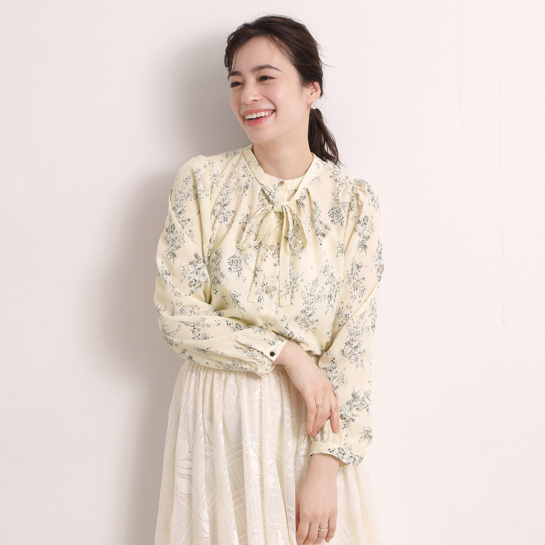 ITS&rsquo;DEMO「【洗濯機OK】花柄ボウタイブラウス」|シャツ・ブラウス|