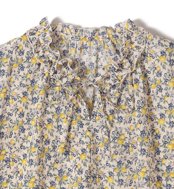 SHIPS Colors 「《予約》SHIPS Colors:〈手洗い可能〉フルーツ プリント フリルネック ブラウス◆」|シャツ・ブラウス|