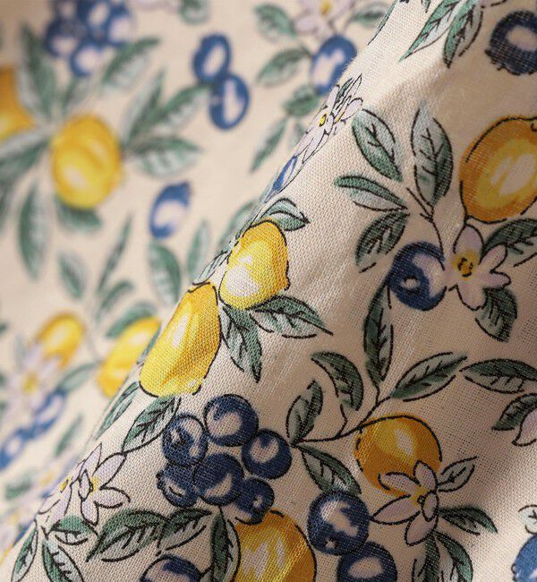 SHIPS Colors 「《予約》SHIPS Colors:〈手洗い可能〉フルーツ プリント フリルネック ブラウス◆」|シャツ・ブラウス|