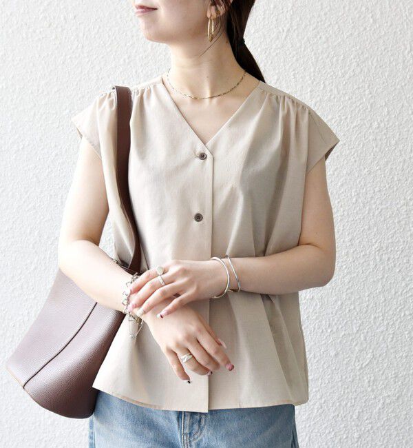 SHIPS any「《予約》SHIPS any:〈洗濯機可能〉Vネック フレンチ ギャザー ブラウス」|シャツ・ブラウス|ベージュ