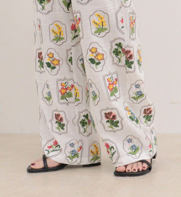 fredy emue「エンブロイダリーギャザーパンツ」|チノ|