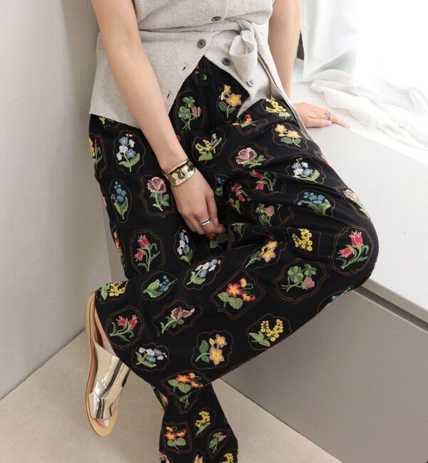 fredy emue「エンブロイダリーギャザーパンツ」|チノ|ブラック系その他