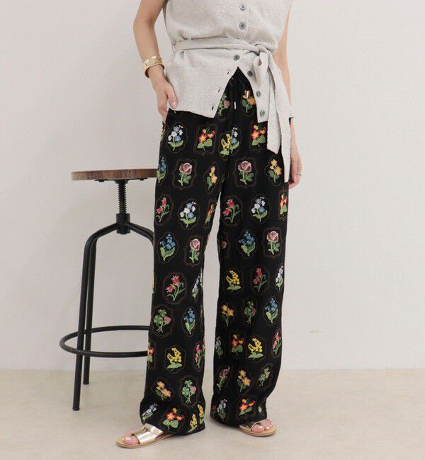 fredy emue「エンブロイダリーギャザーパンツ」|チノ|