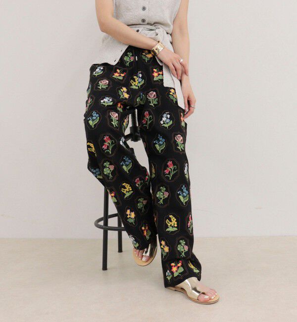 fredy emue「エンブロイダリーギャザーパンツ」|チノ|