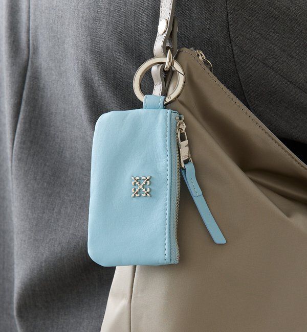  「カラビナ付き ソフトレザーマルチケース」|その他|サックスブルー