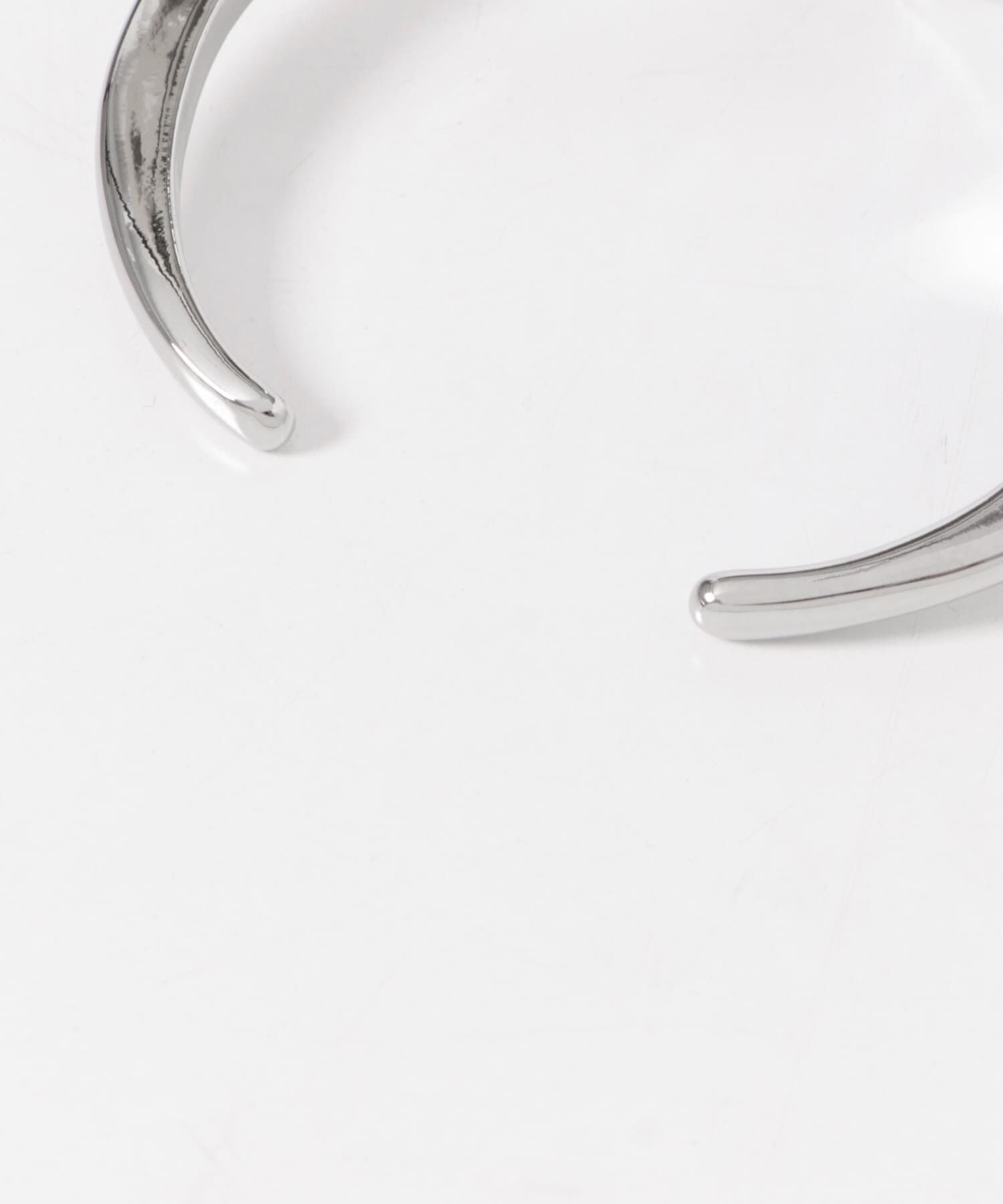 SMELLY「Vラインカーブメタルバングル」|ブレスレット・バングル|