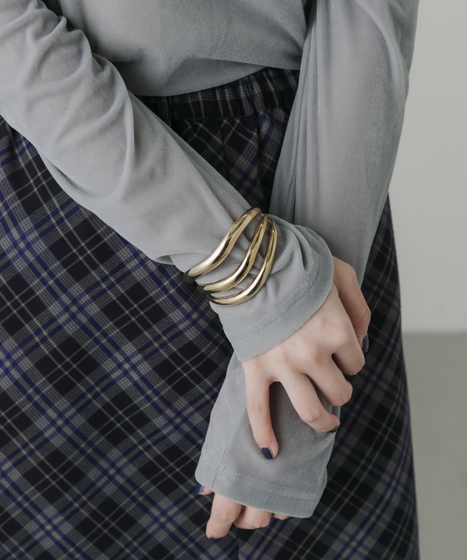 SMELLY「ウェーブラインワイドメタルバングル」|ブレスレット・バングル|