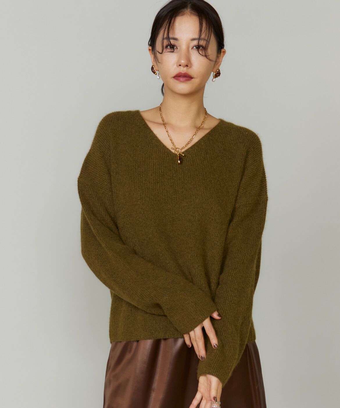 Le Souk「《大きいサイズ》スパンコールVネックニットプルオーバー」|ニット・セーター|カーキ3