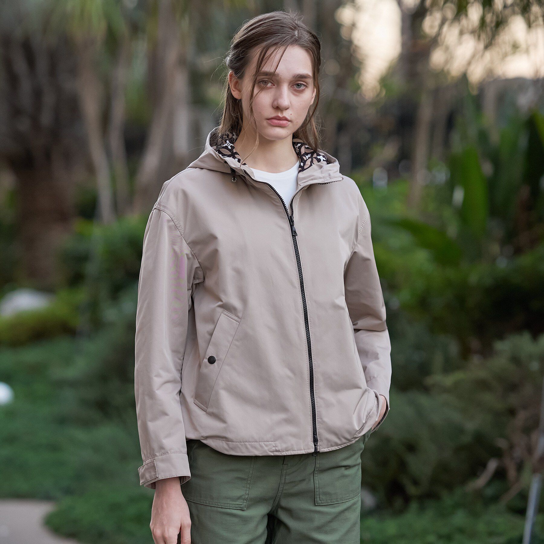 DRESSTERIOR「【ウォッシャブル/撥水素材】撥水ツイル マウンテンパーカー」|ブルゾン・スタジャン|ベージュ(052)