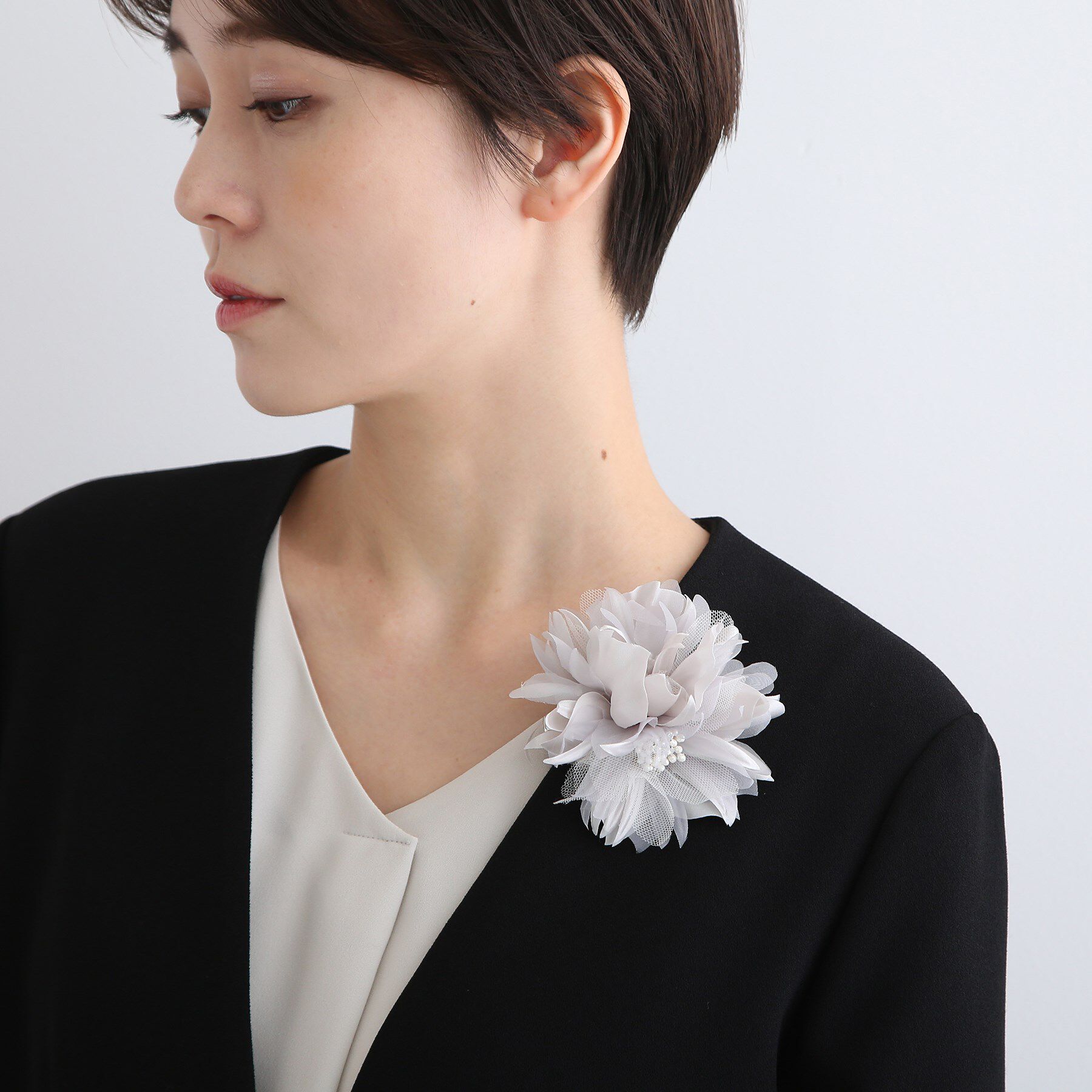 INDIVI「【セレモニー/入卒アイテム】フラワーコサージュ」|ブローチ・コサージュ|