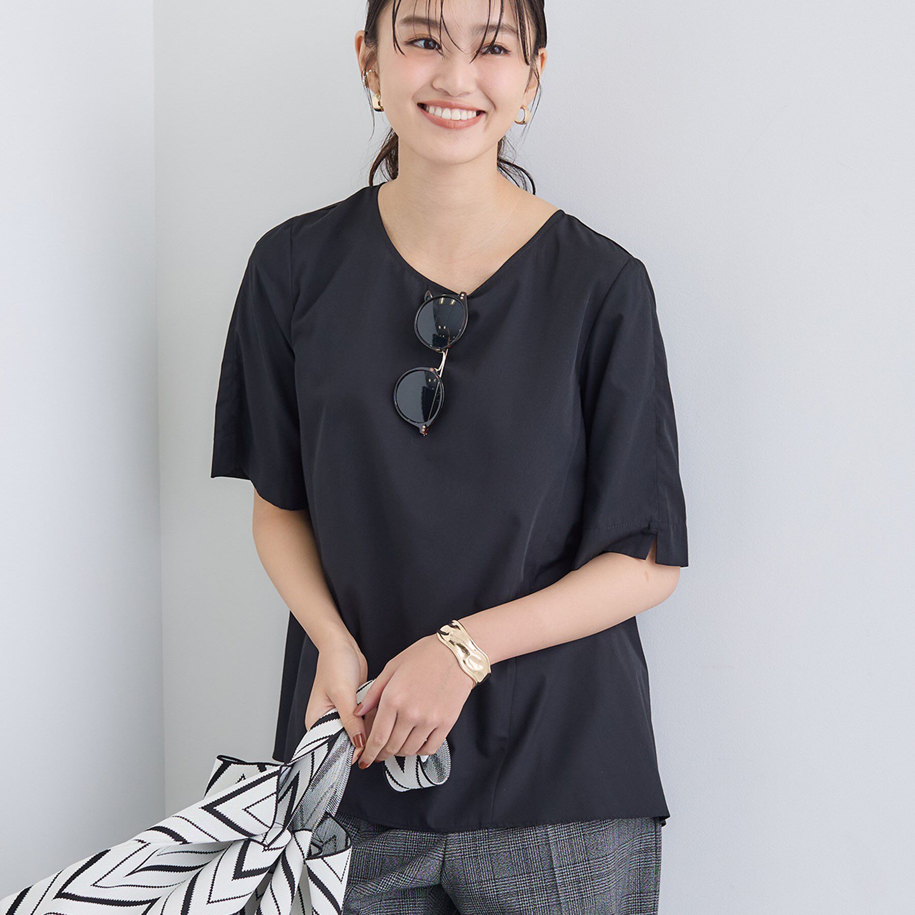 INDIVI「【UVケア】バックデザインブラウス」|シャツ・ブラウス|ブラック(019)