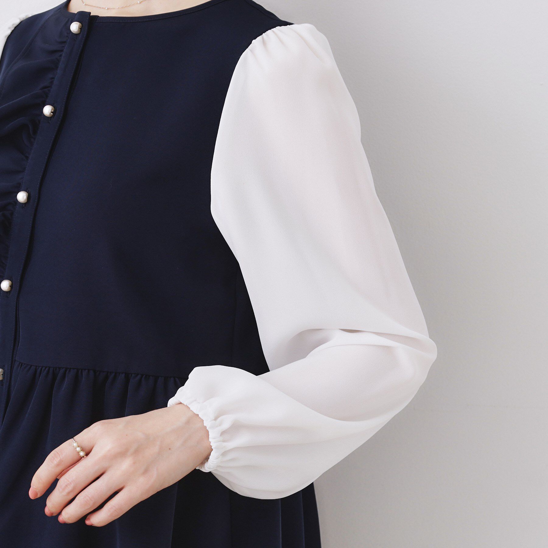 Couture broach「【ハレの日・通勤】フリルドッキング ペプラムブラウス」|シャツ・ブラウス|