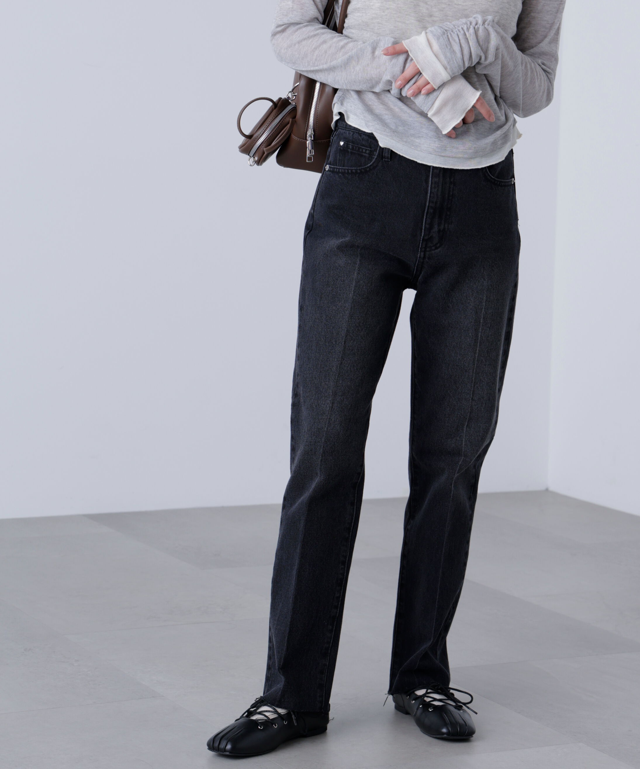  「センタープレススリムストレートデニムパンツ」|その他|ブラックデニ 1