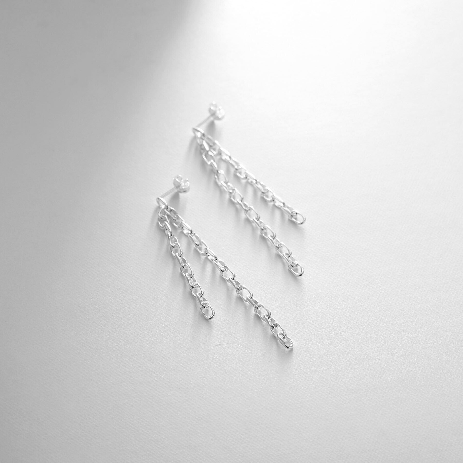 COCOSHNIK ONKITSCH「シルバー ニュアンスチェーン ダブルストレートピアス」|ピアス|シルバー(600)