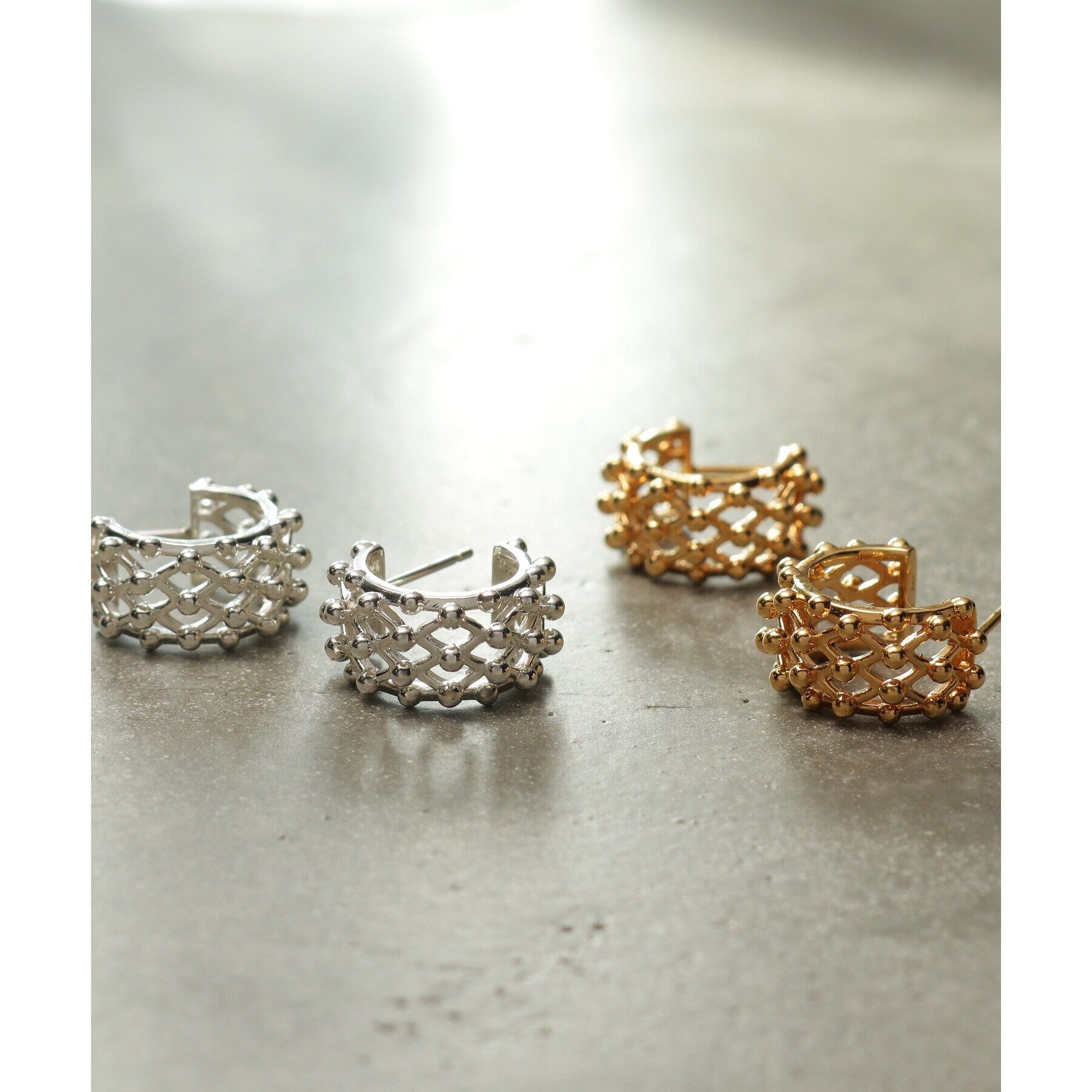 COCOSHNIK ONKITSCH「シルバー スモールフープ ボールメッシュ ピアス GP」|ピアス|